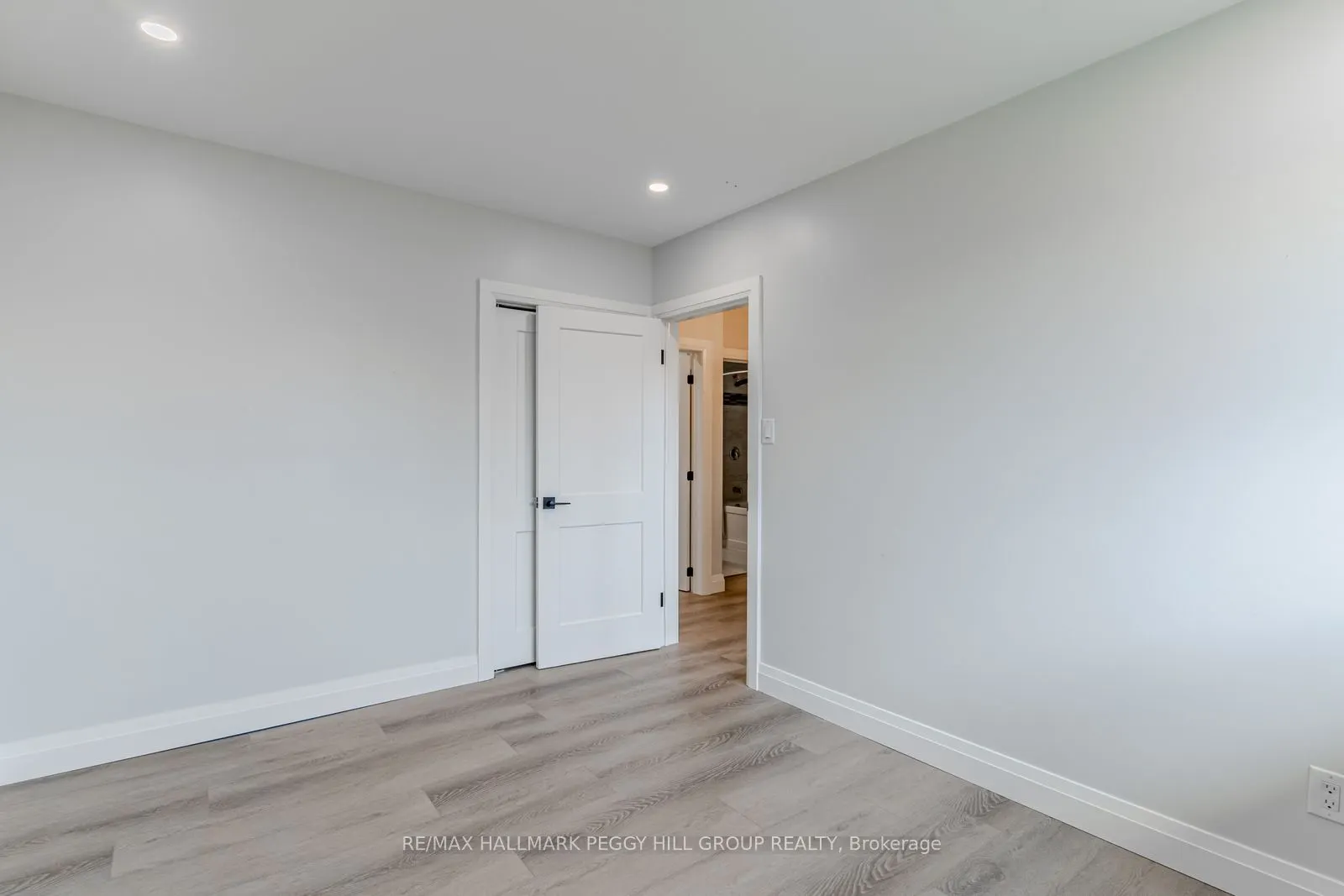 20 Ottaway Avenue #Upper