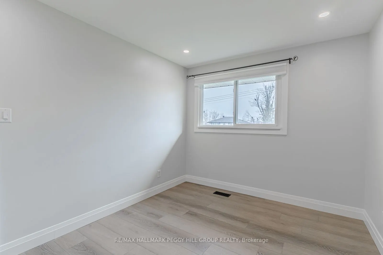 20 Ottaway Avenue #Upper