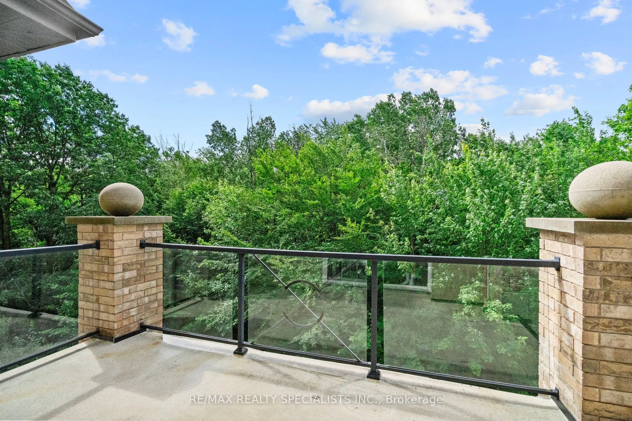 41 Ferndale Drive S #408