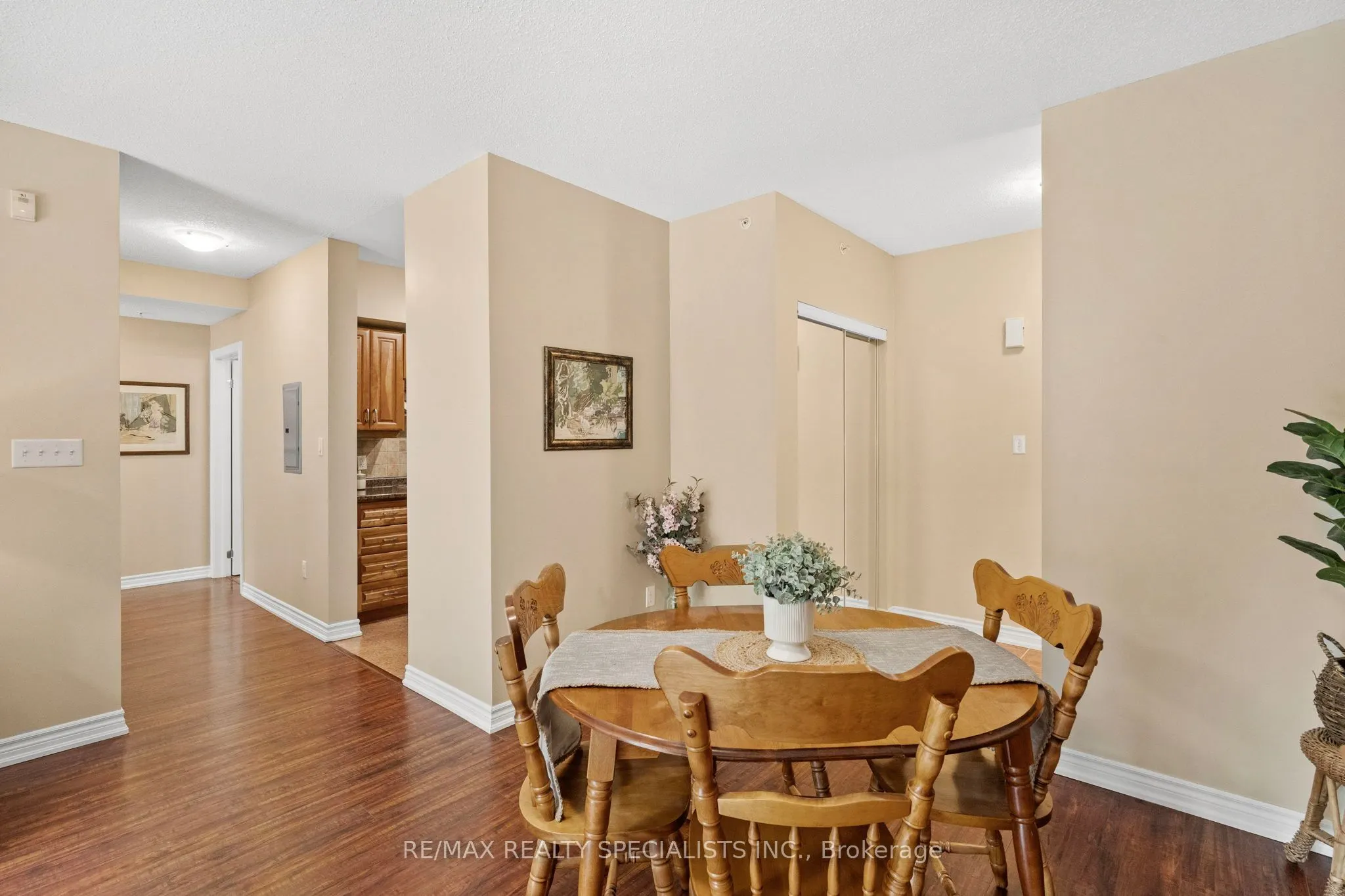 41 Ferndale Drive S #408