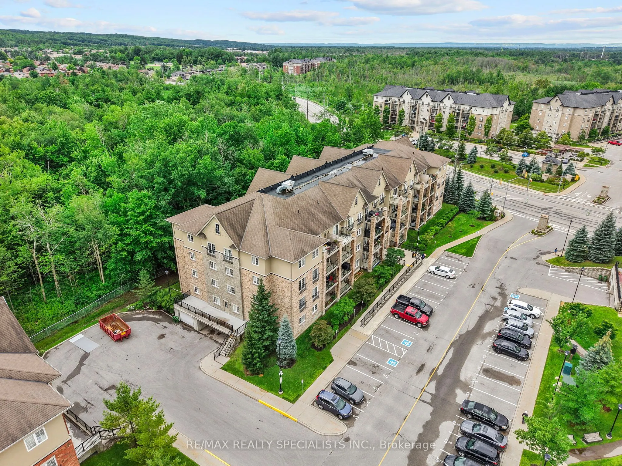 41 Ferndale Drive S #408