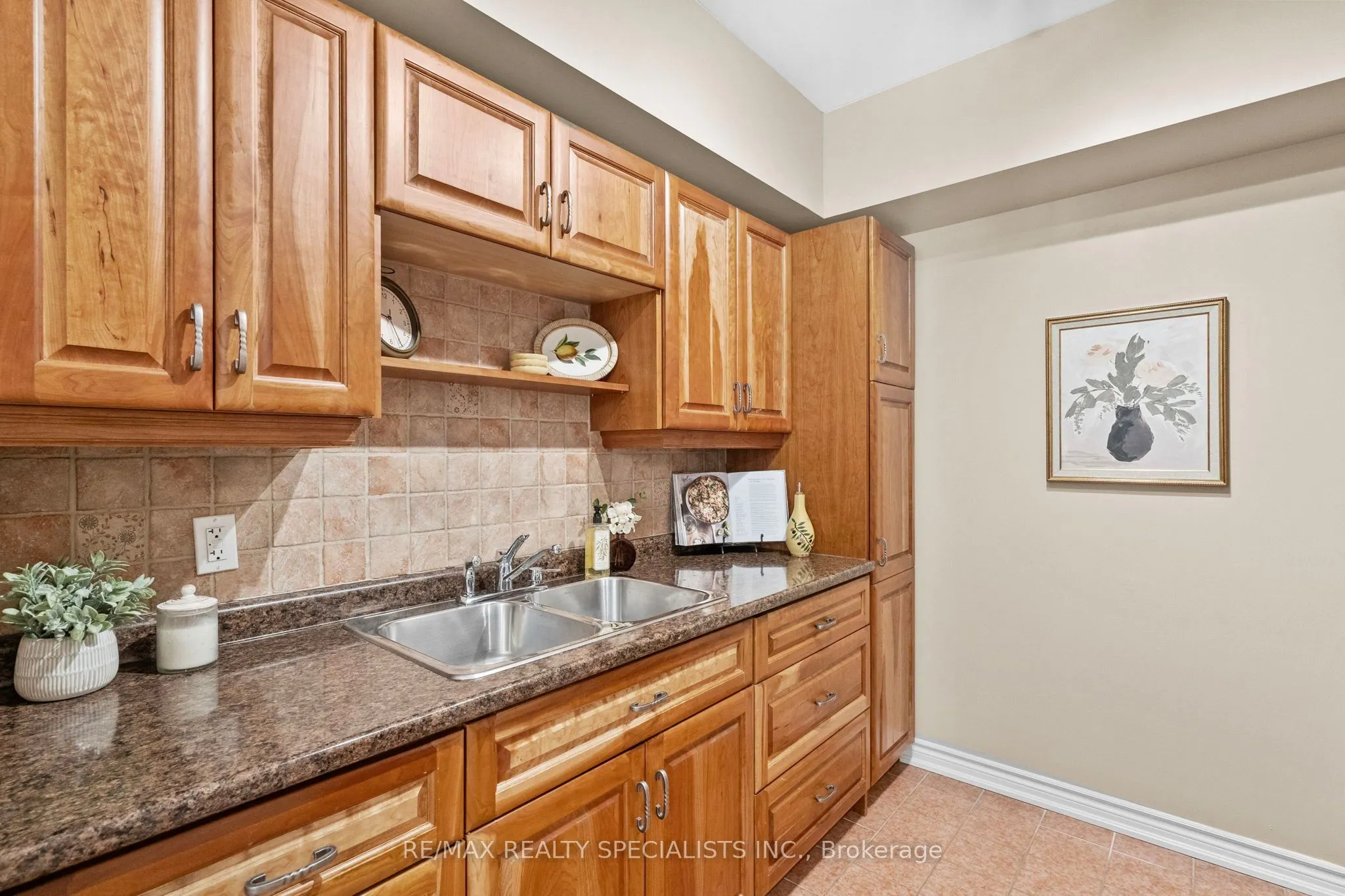 41 Ferndale Drive S #408