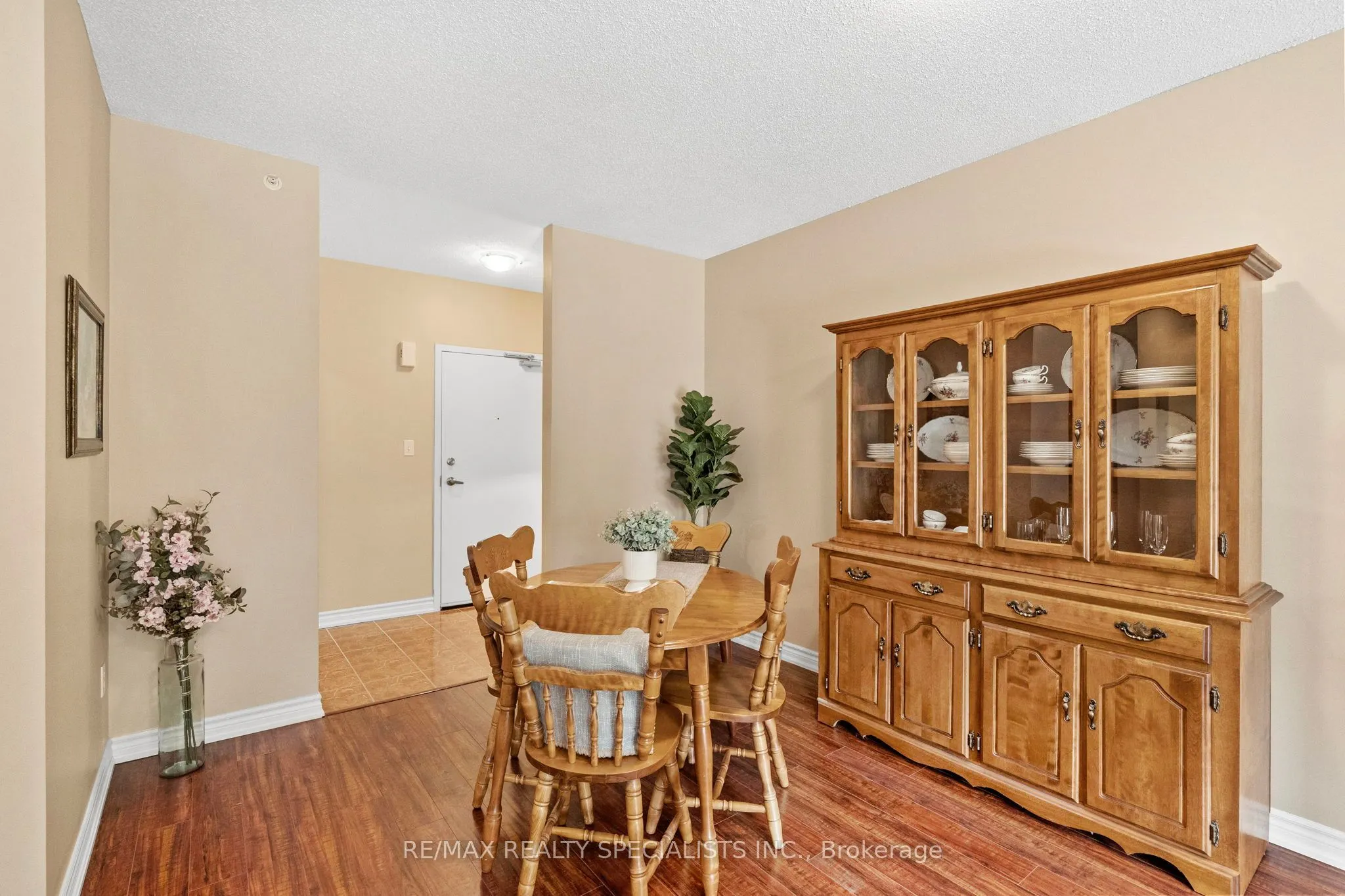41 Ferndale Drive S #408
