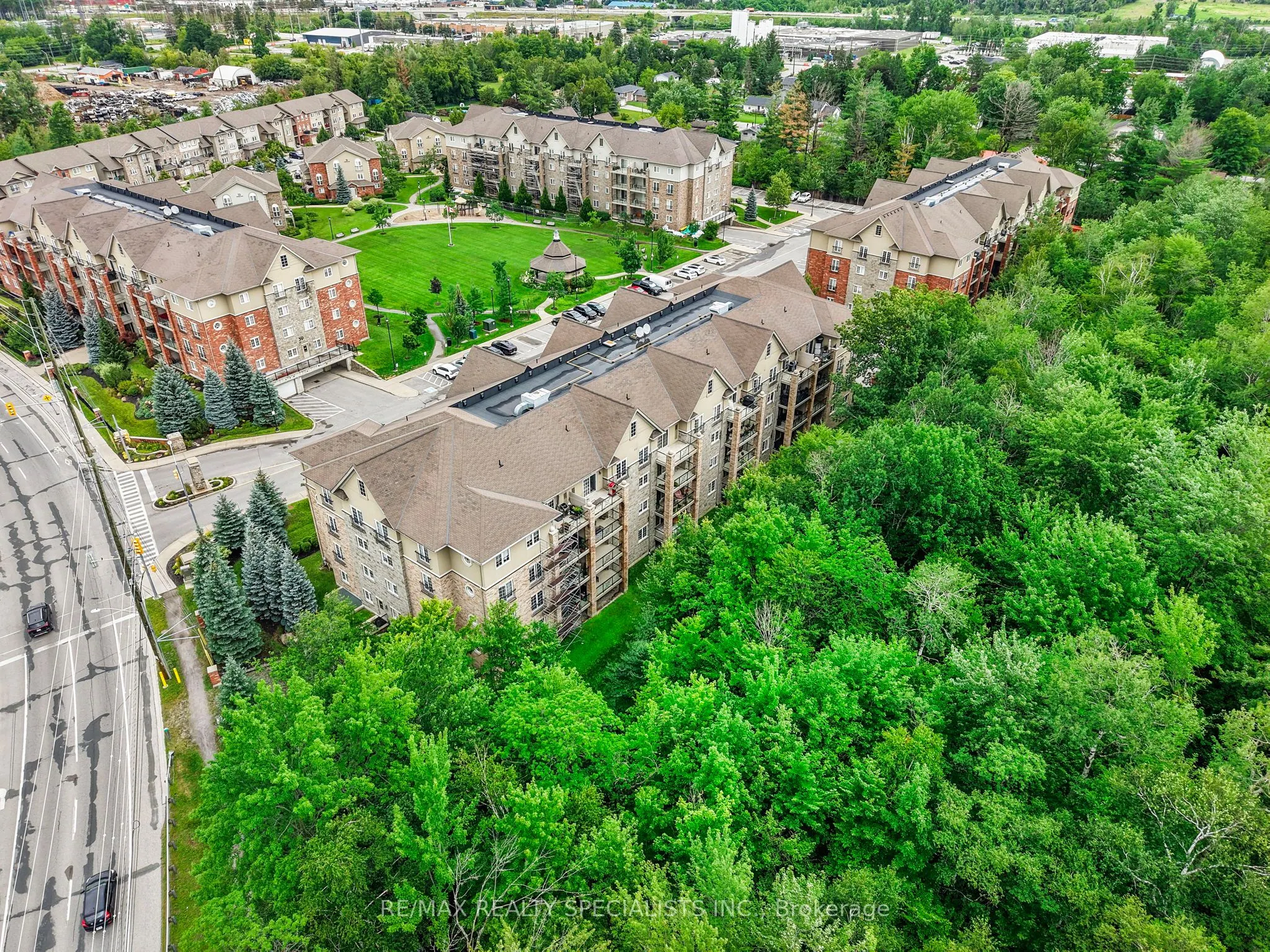 41 Ferndale Drive S #408