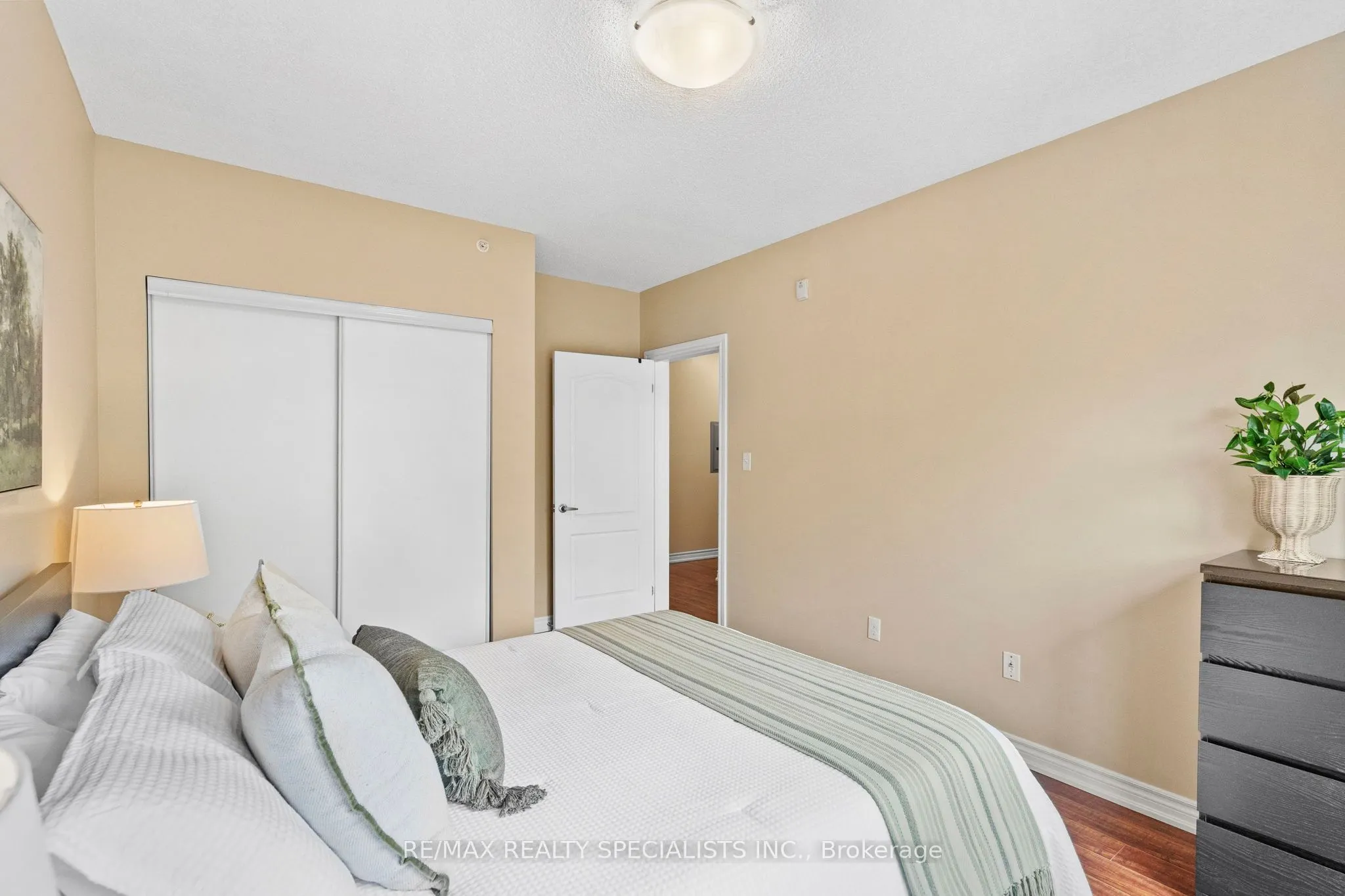 41 Ferndale Drive S #408