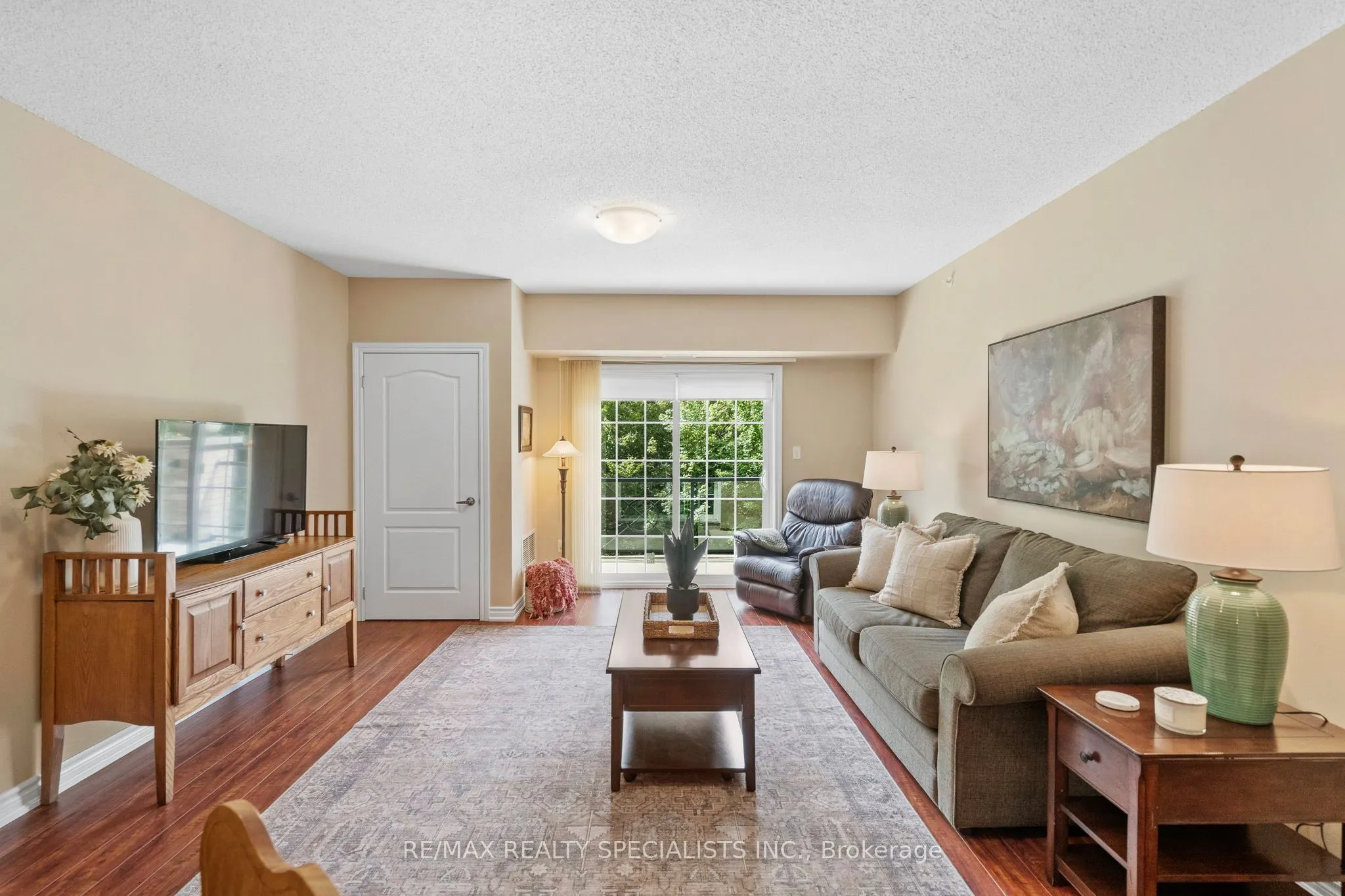41 Ferndale Drive S #408