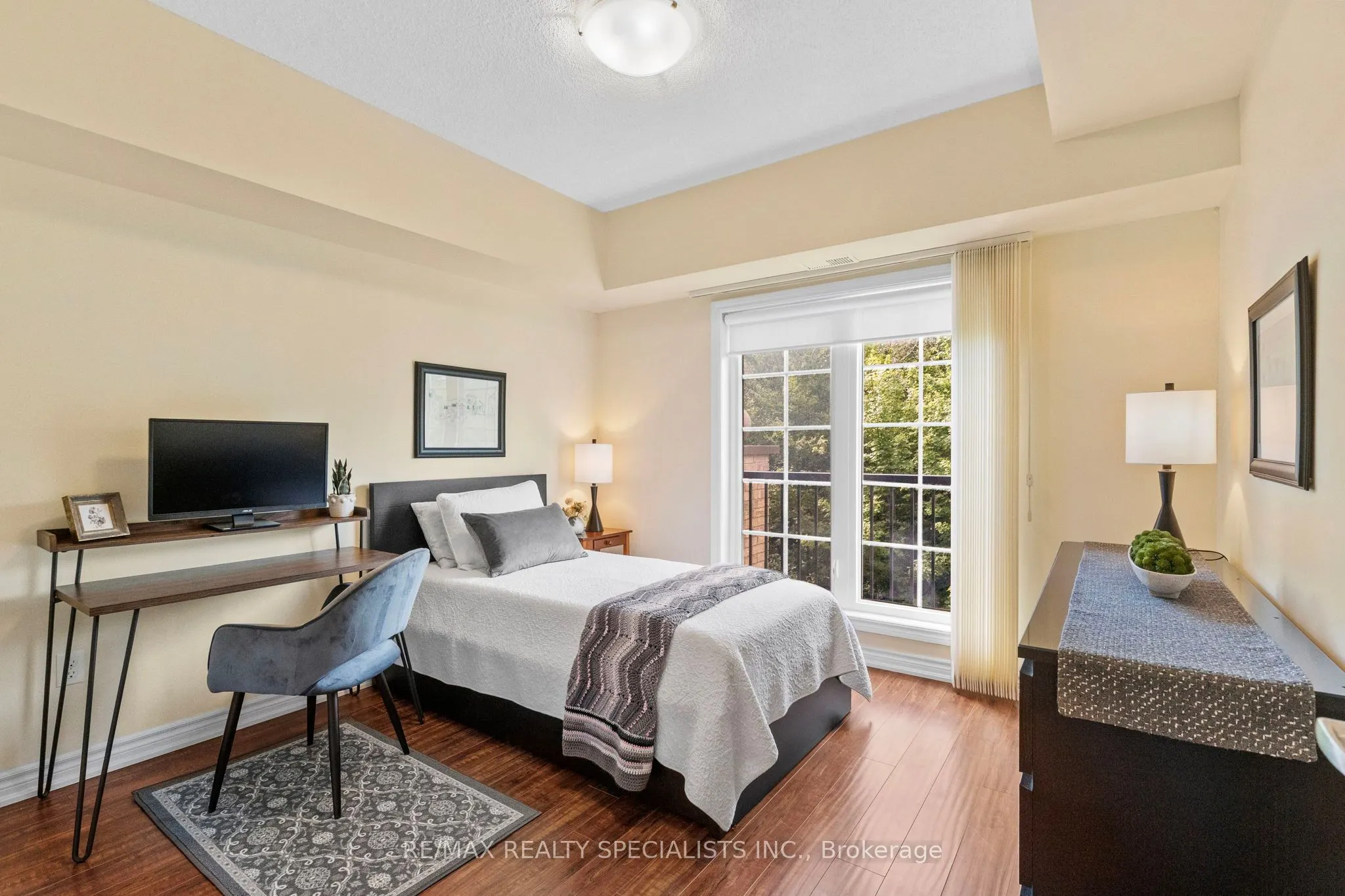 41 Ferndale Drive S #408