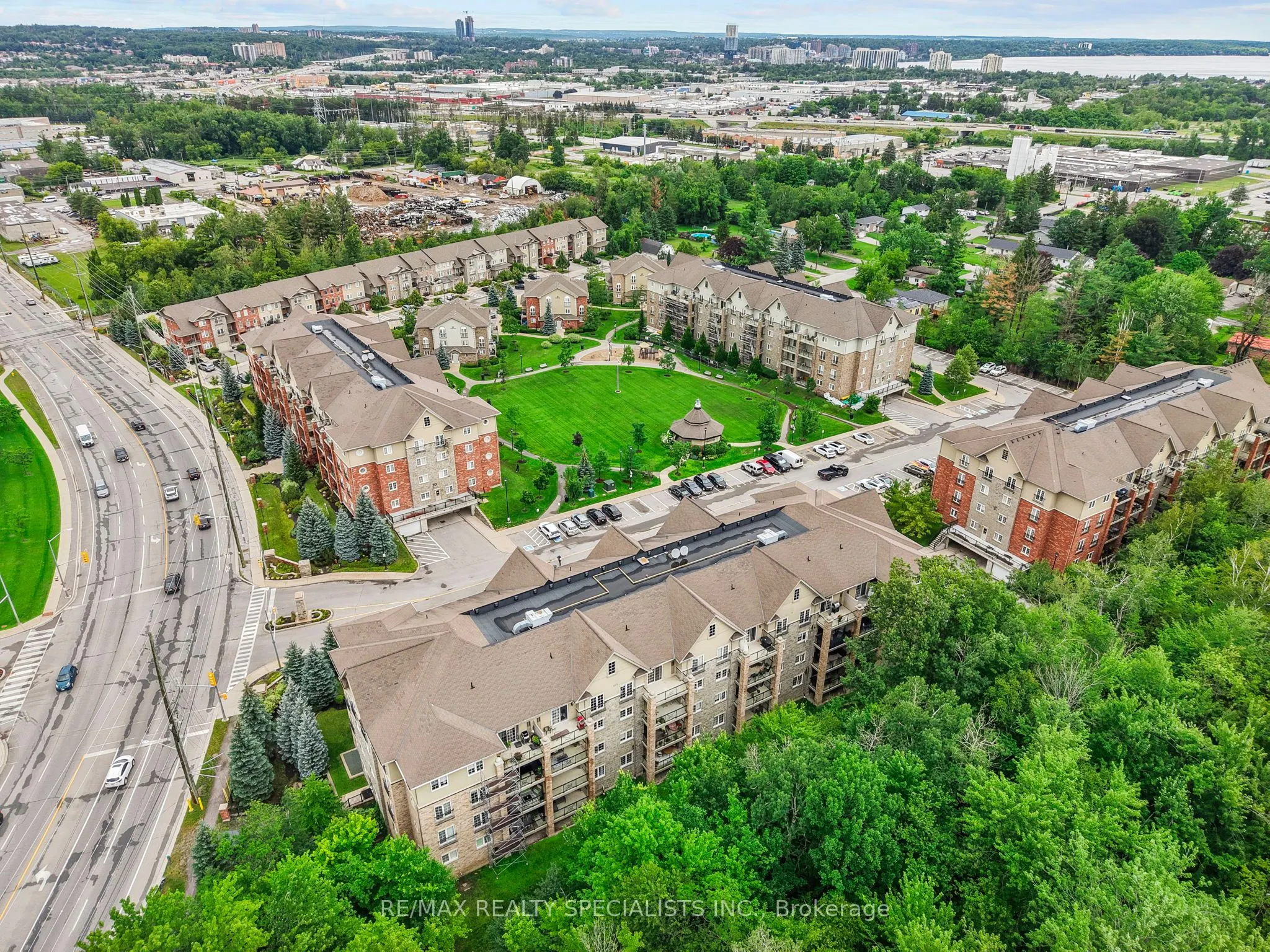 41 Ferndale Drive S #408