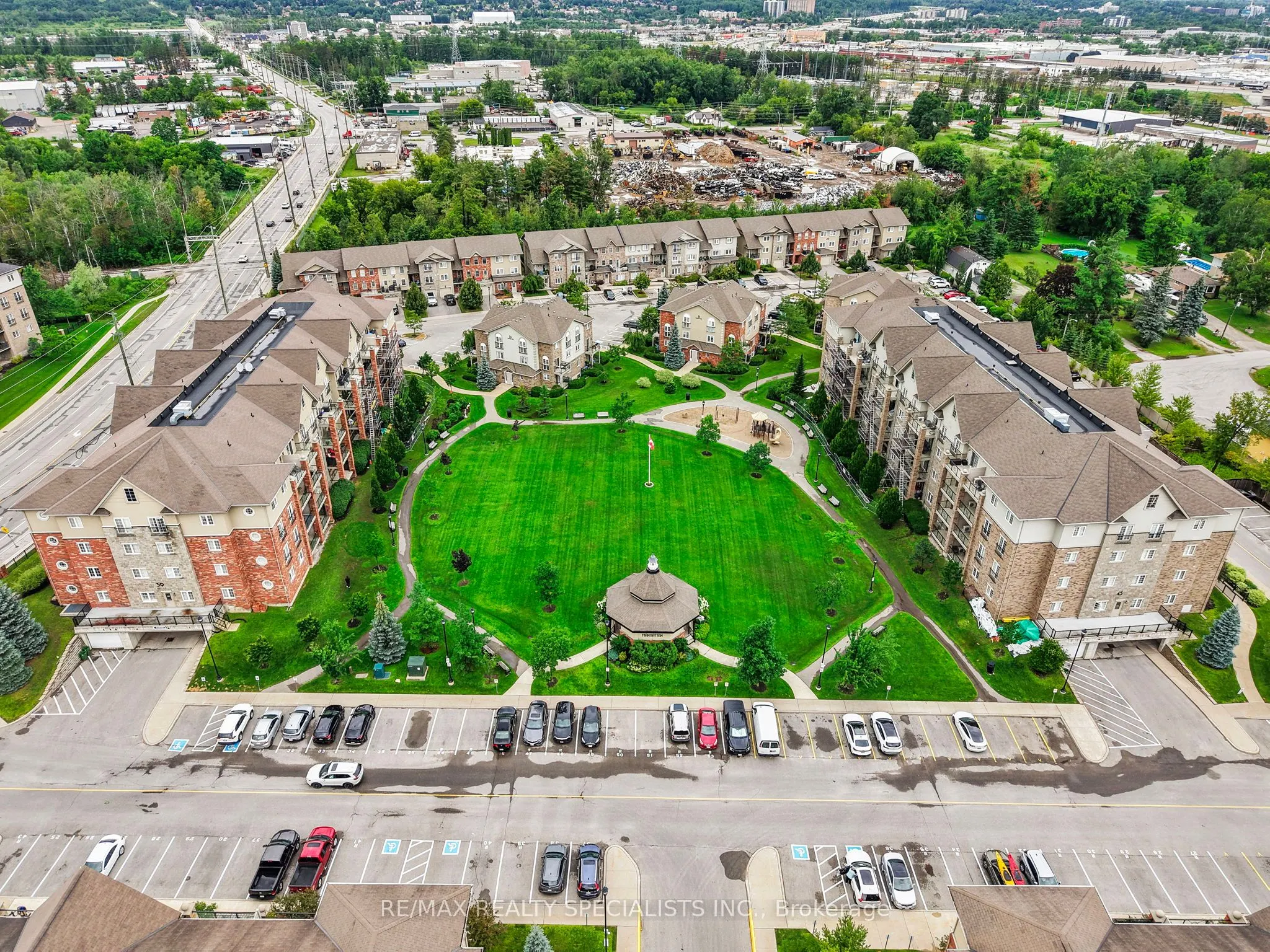 41 Ferndale Drive S #408