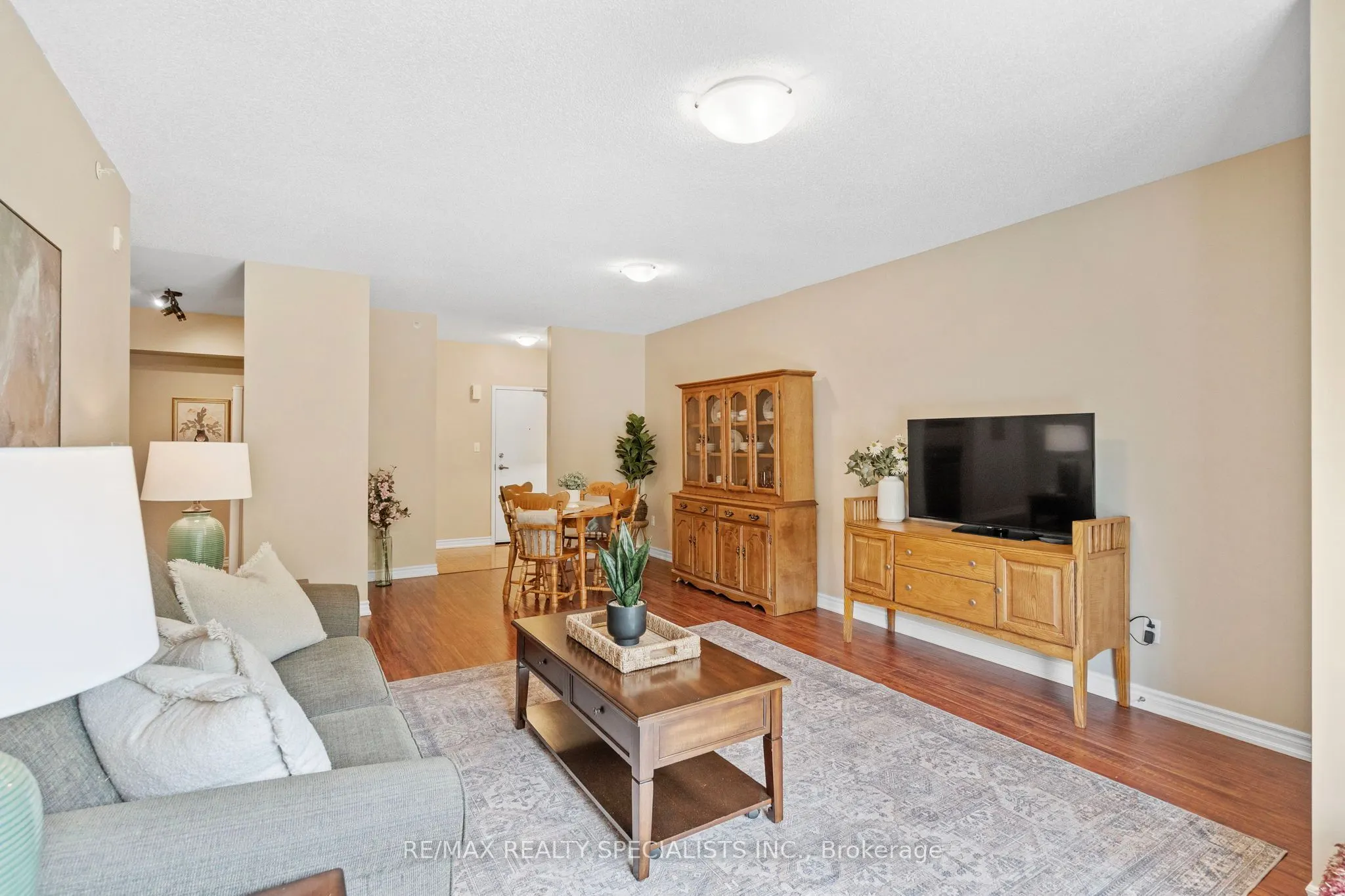 41 Ferndale Drive S #408