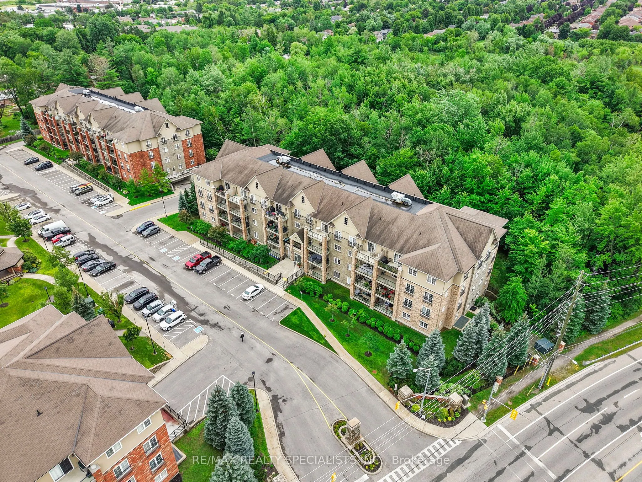 41 Ferndale Drive S #408