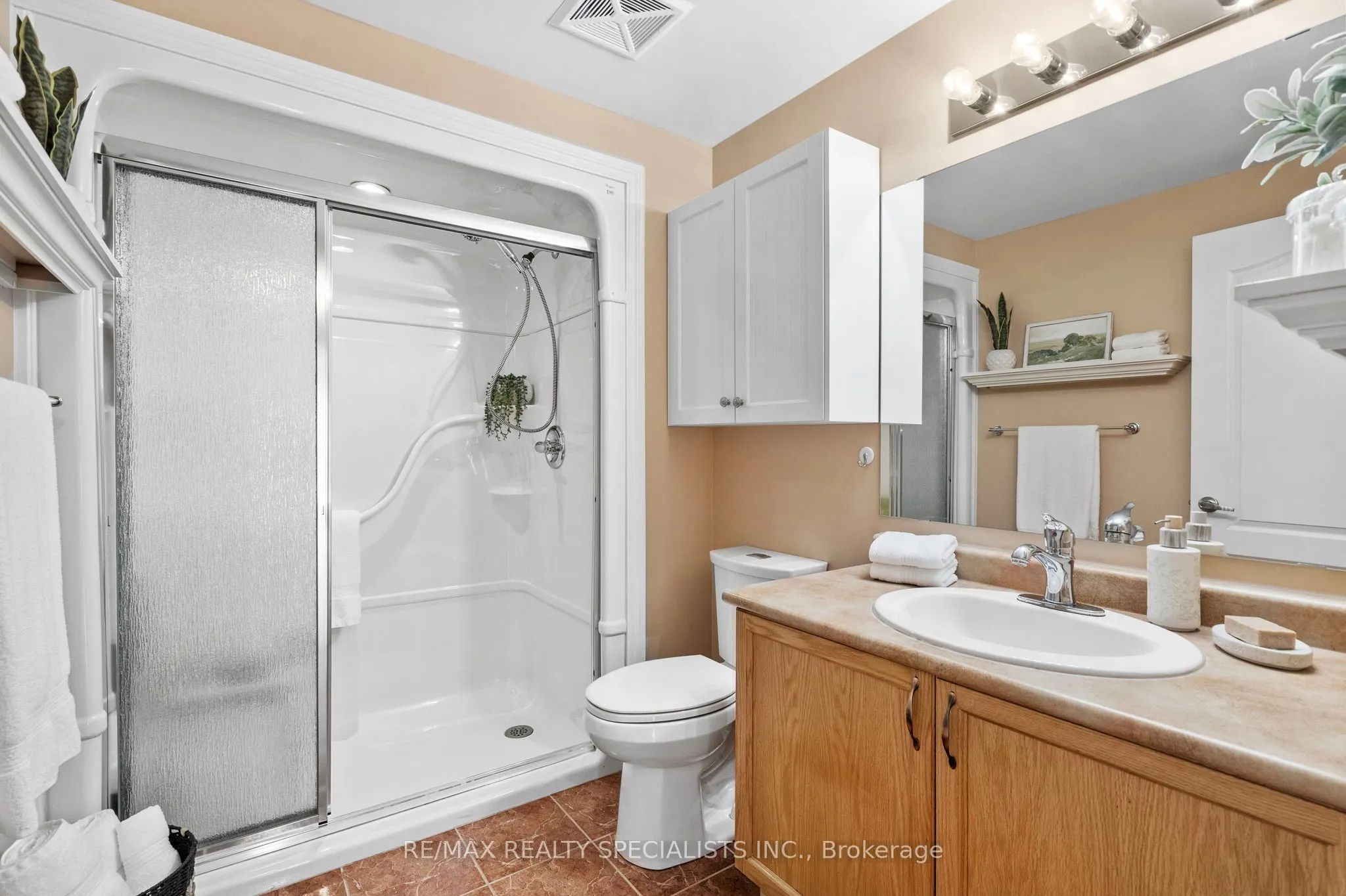 41 Ferndale Drive S #408