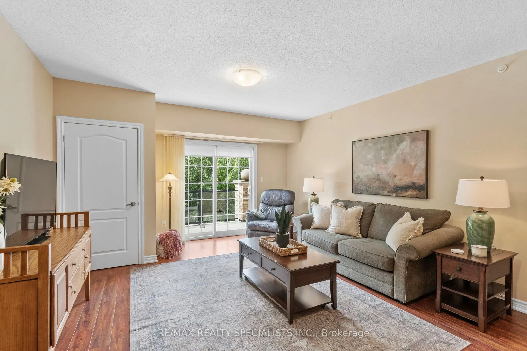 41 Ferndale Drive S #408