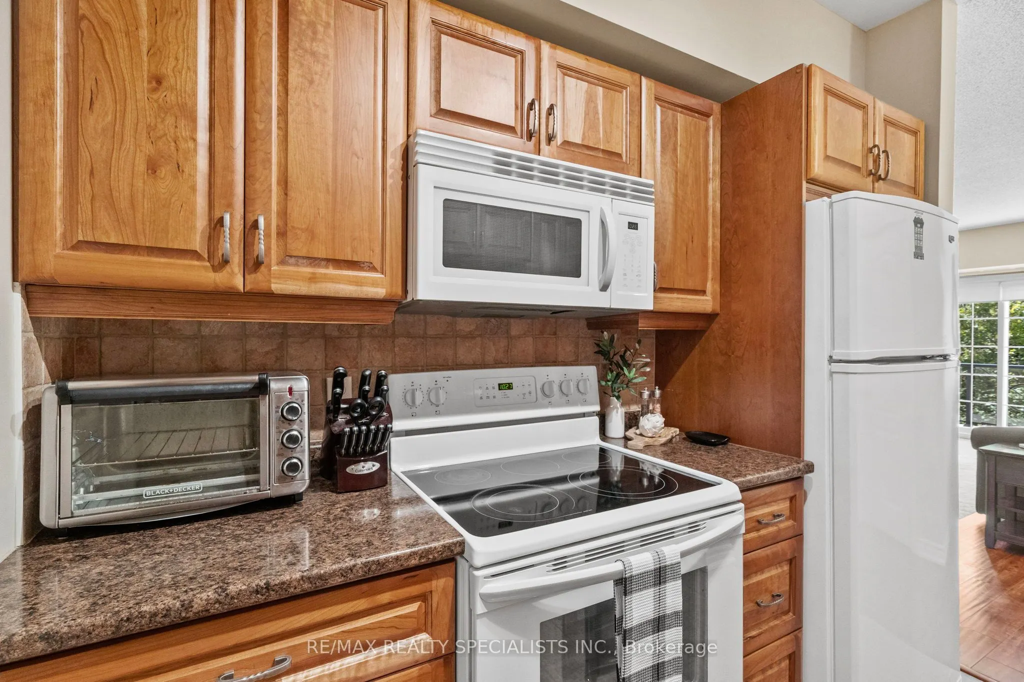 41 Ferndale Drive S #408
