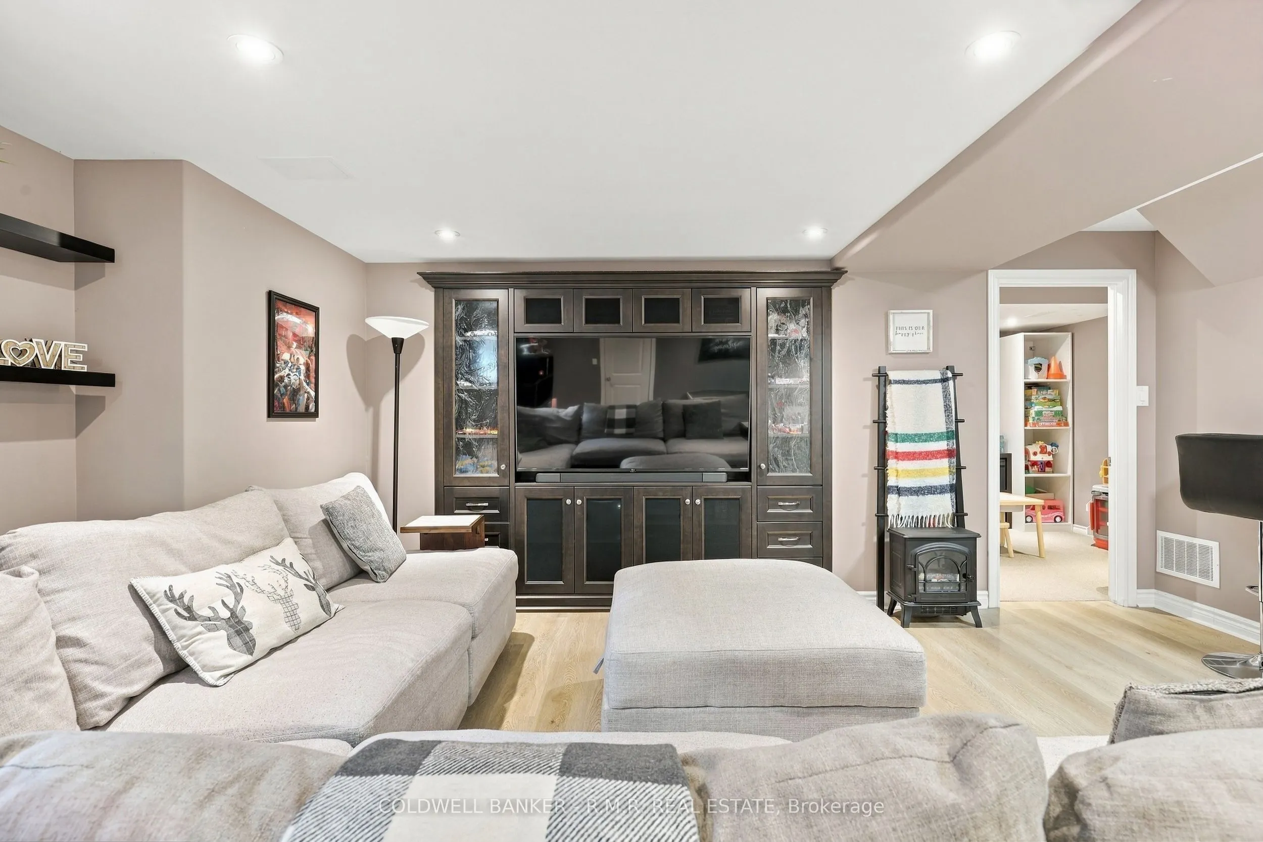 46 HONEY Crescent