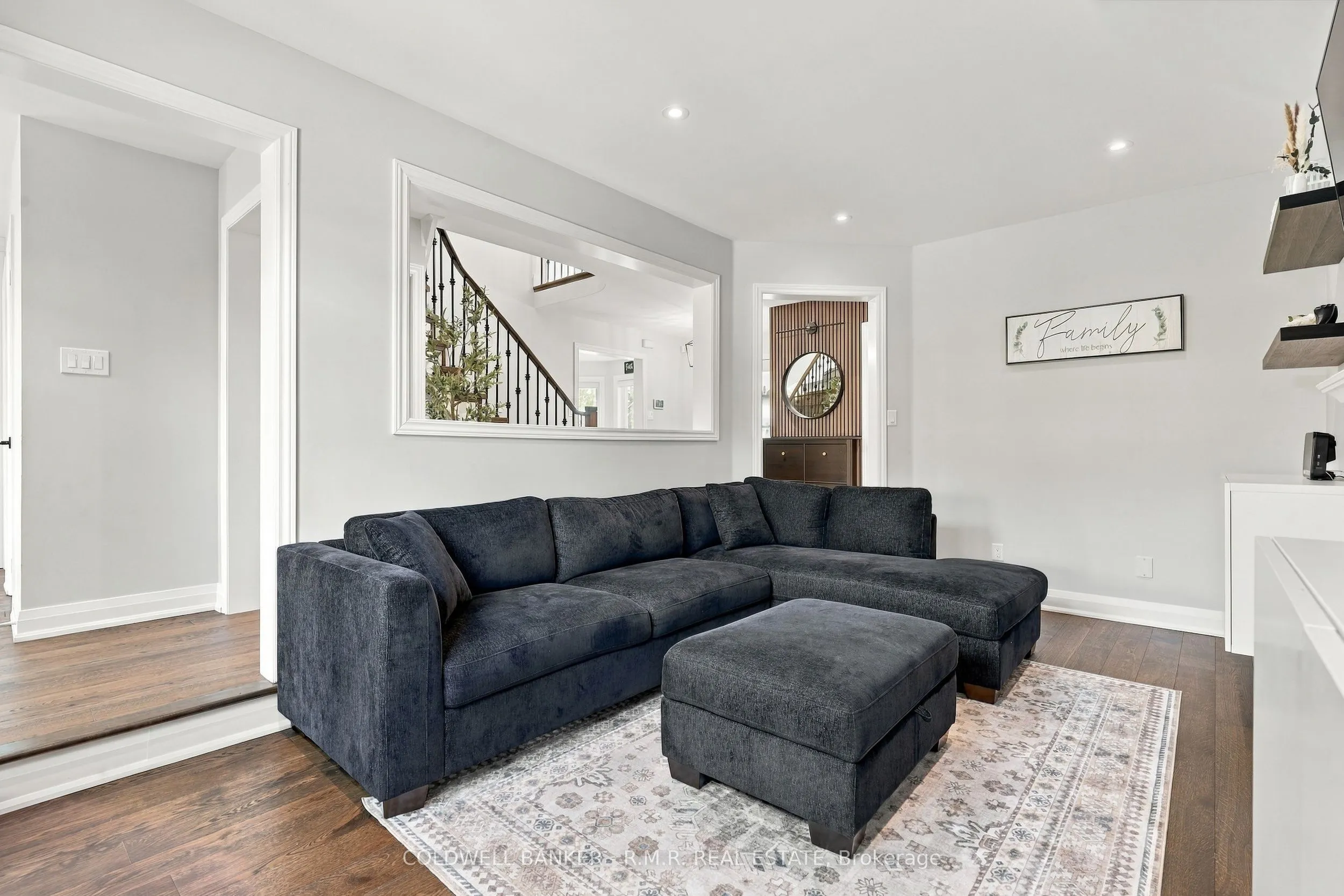 46 HONEY Crescent