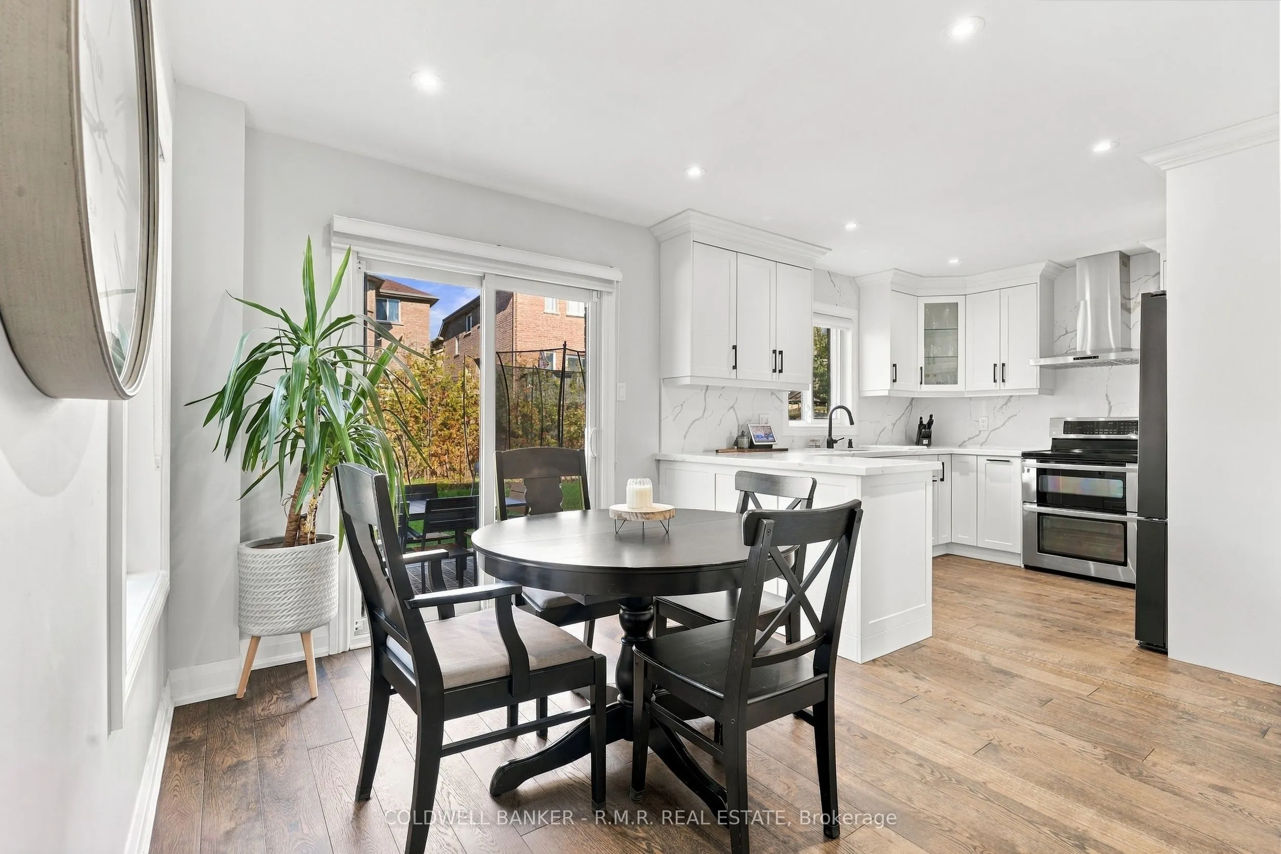 46 HONEY Crescent