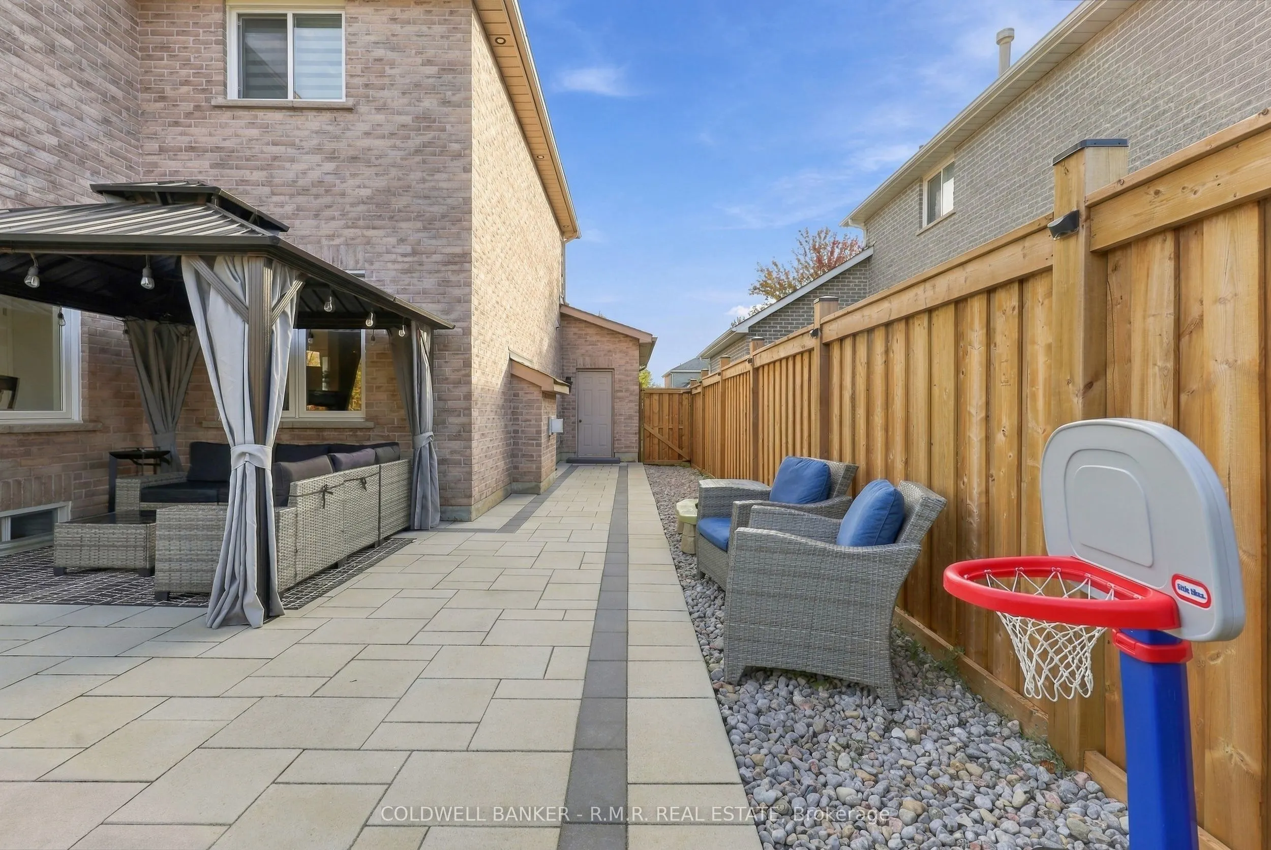 46 HONEY Crescent