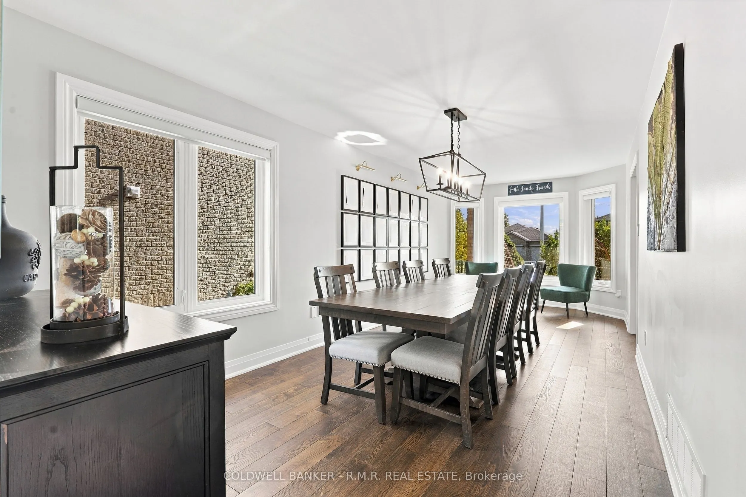 46 HONEY Crescent
