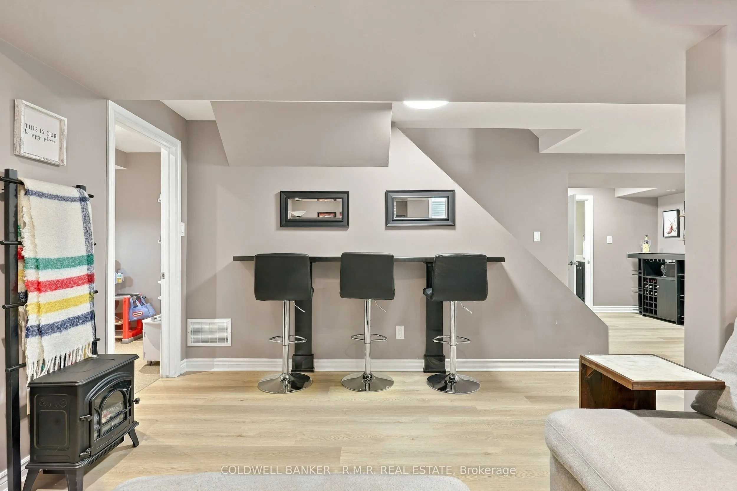 46 HONEY Crescent