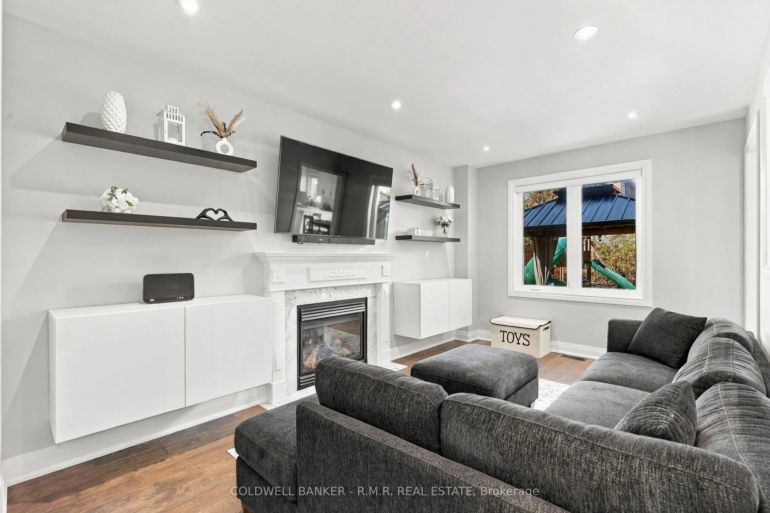46 HONEY Crescent