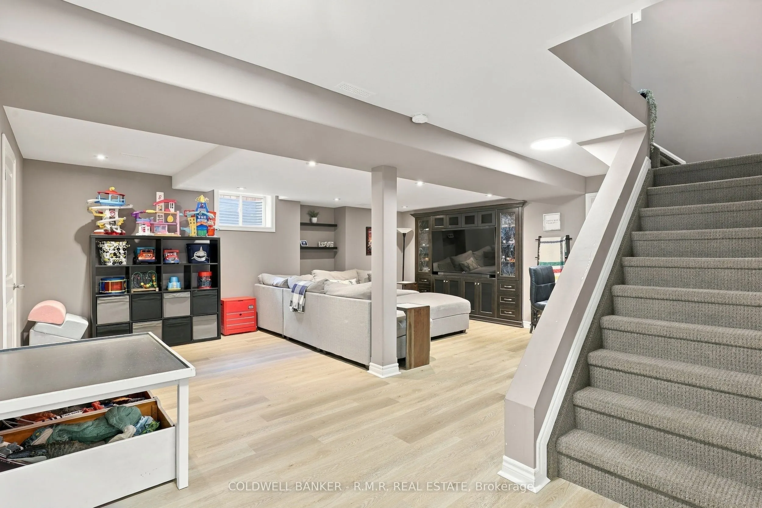 46 HONEY Crescent