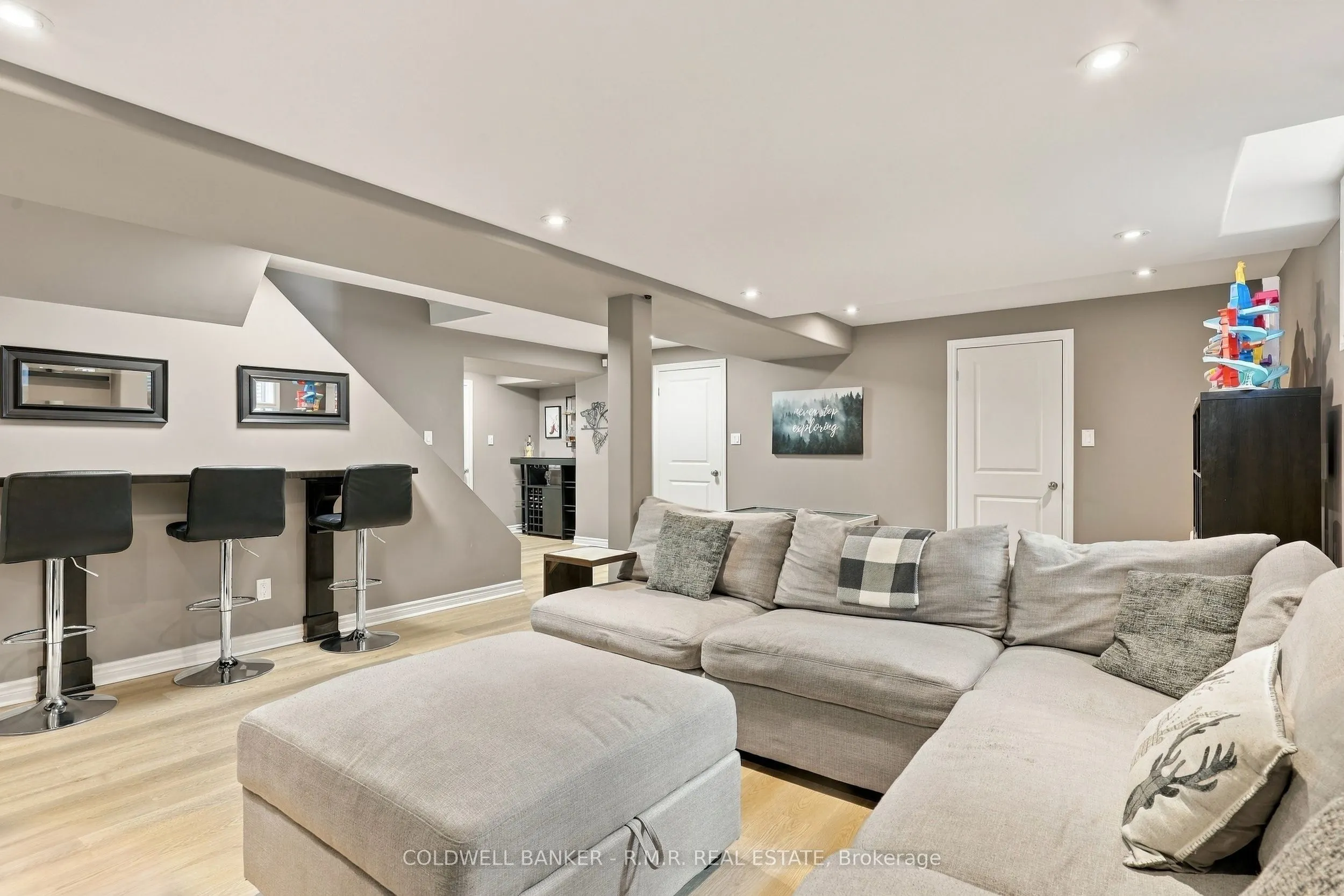 46 HONEY Crescent