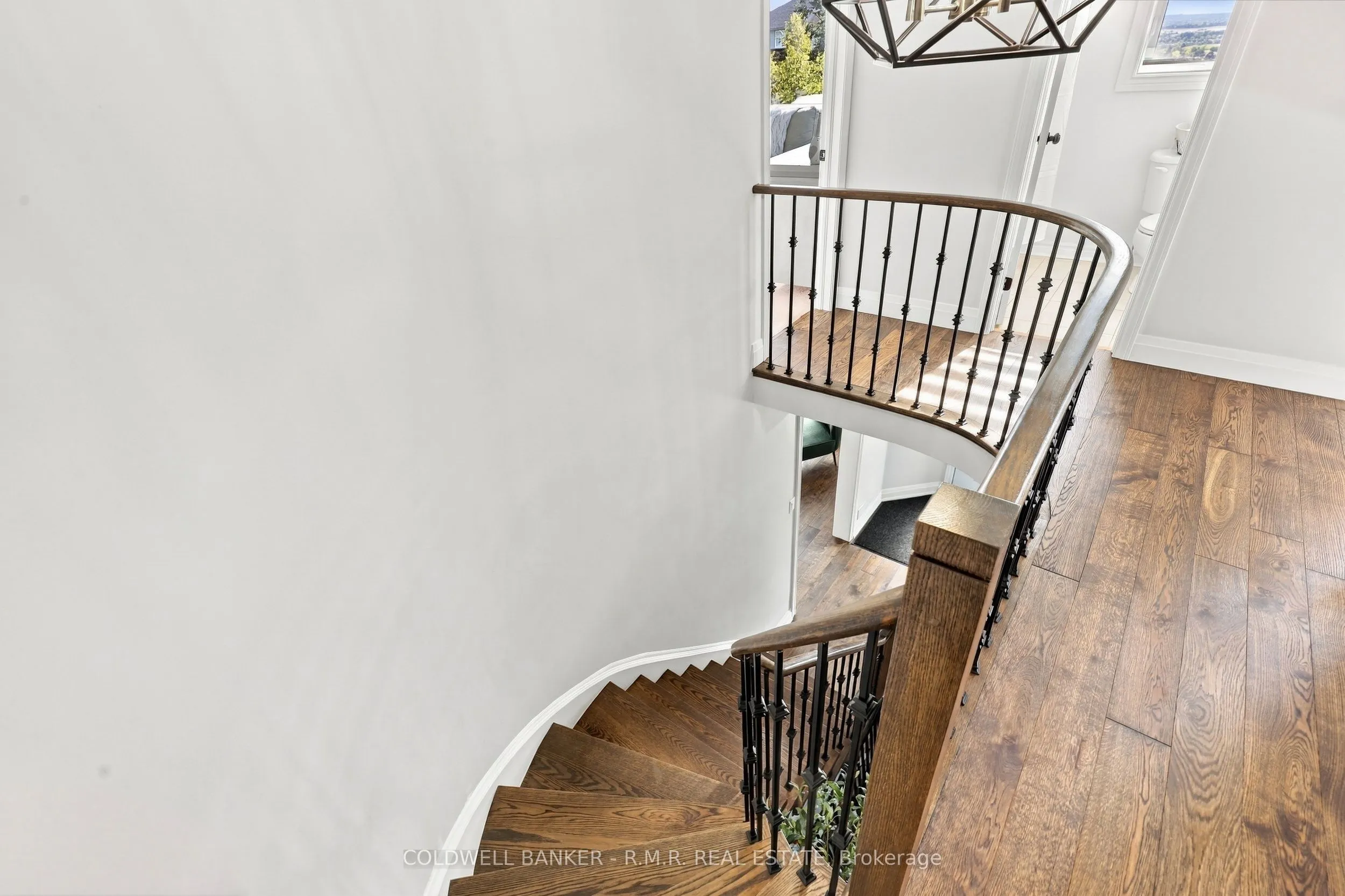 46 HONEY Crescent