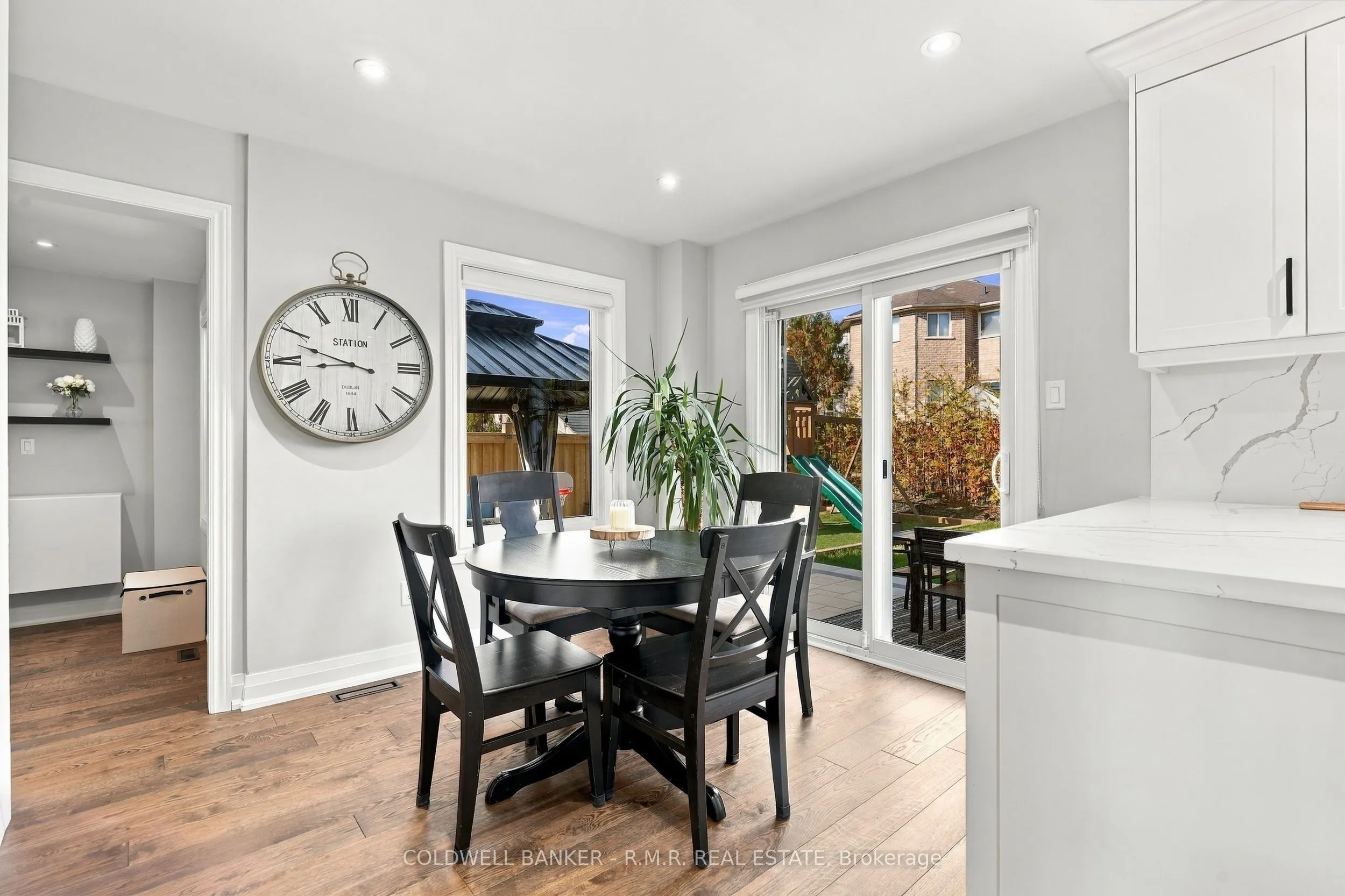 46 HONEY Crescent