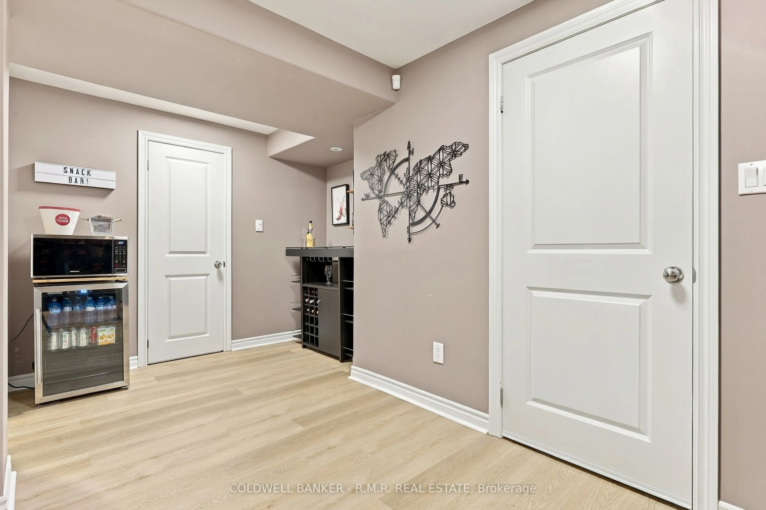 46 HONEY Crescent