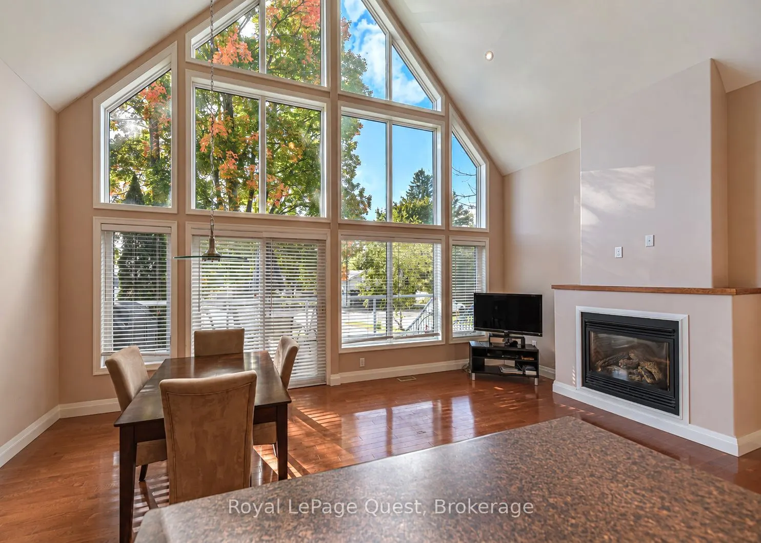 2956 Lakeside Drive
