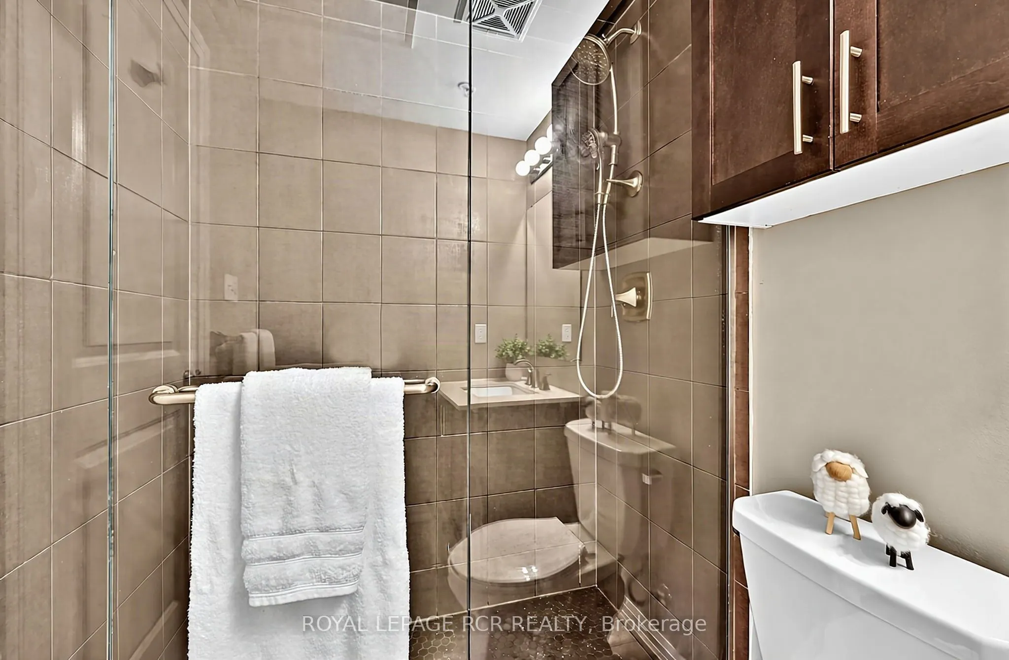 302 Essa Road #502