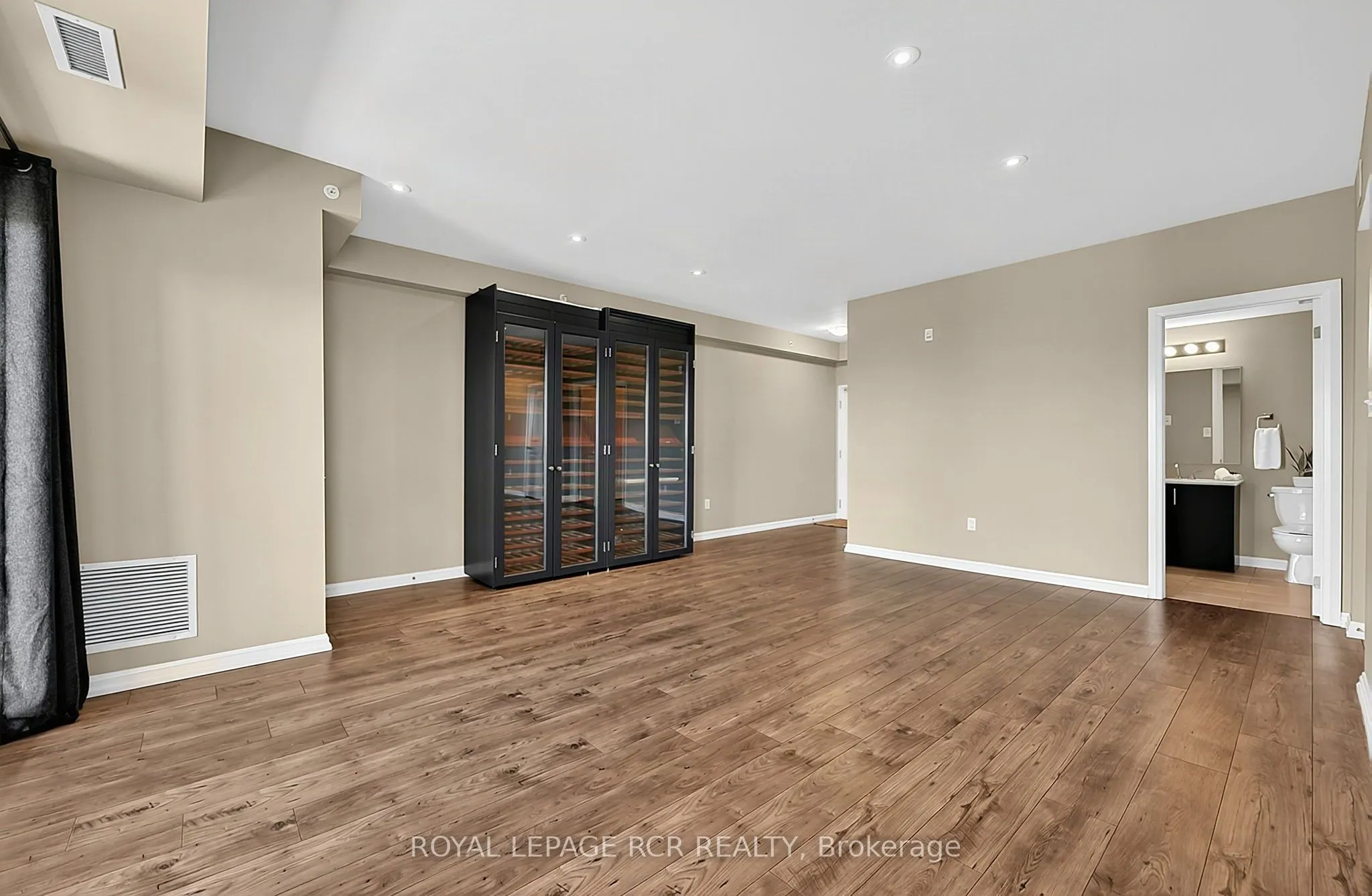 302 Essa Road #502