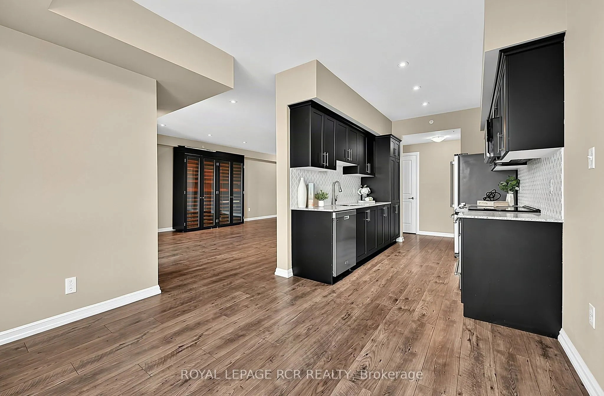 302 Essa Road #502