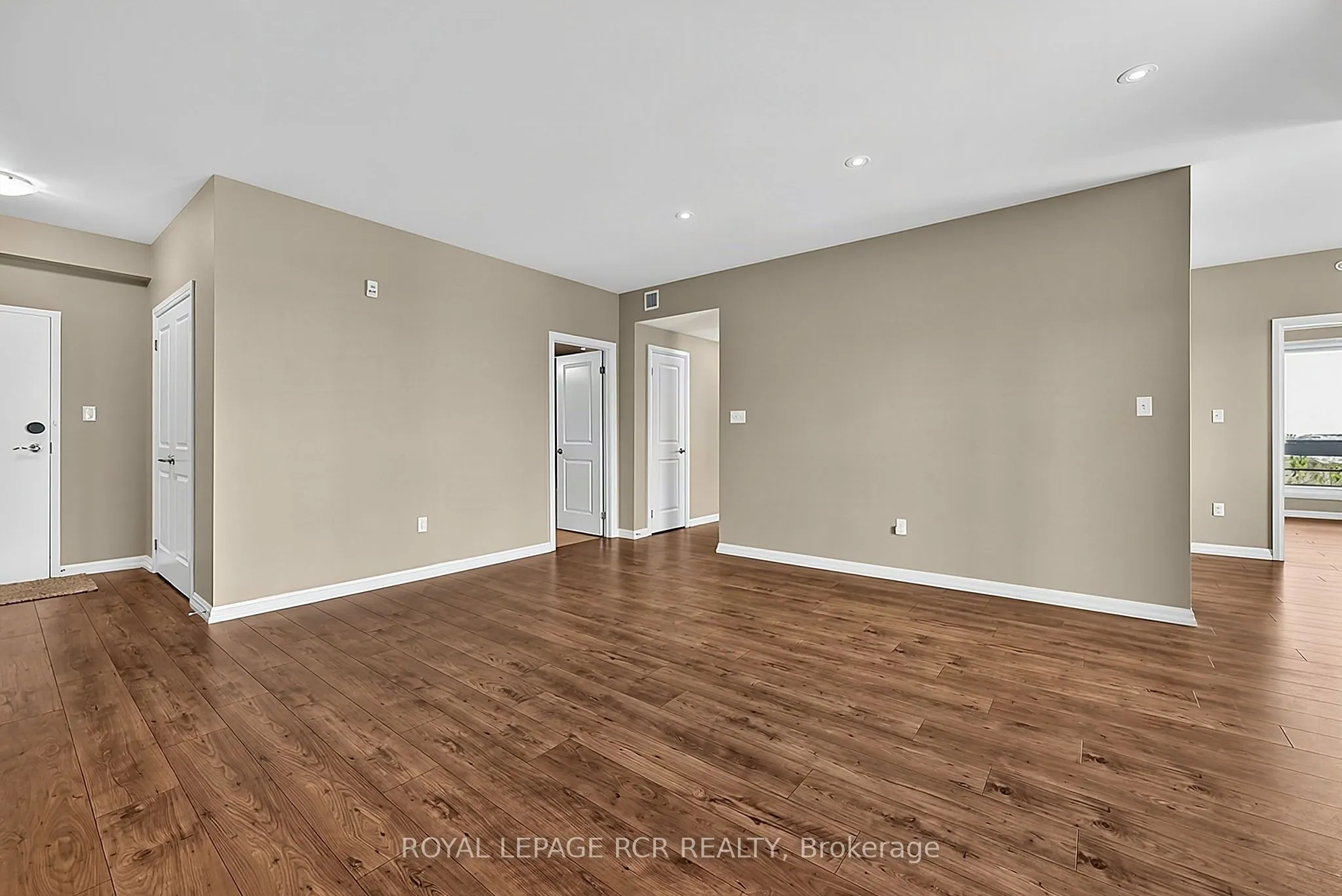 302 Essa Road #502