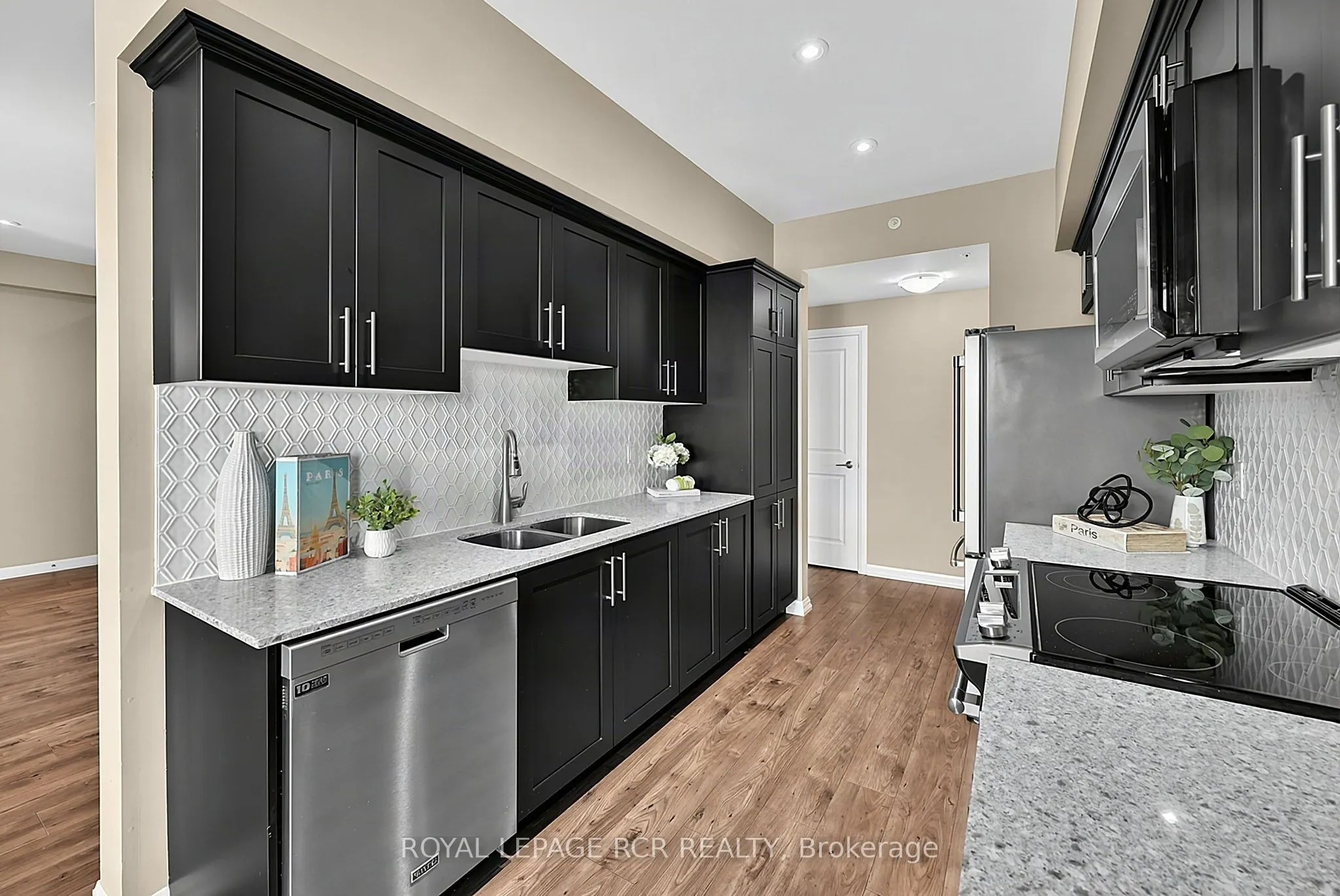 302 Essa Road #502