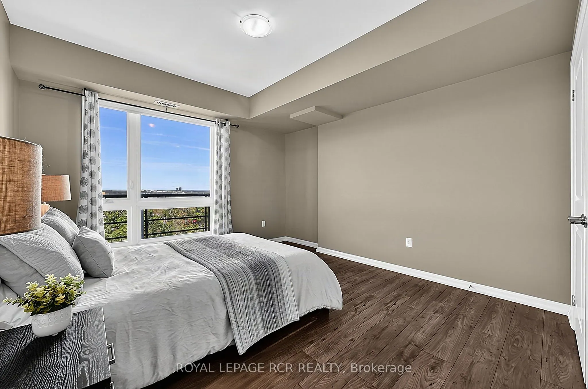 302 Essa Road #502
