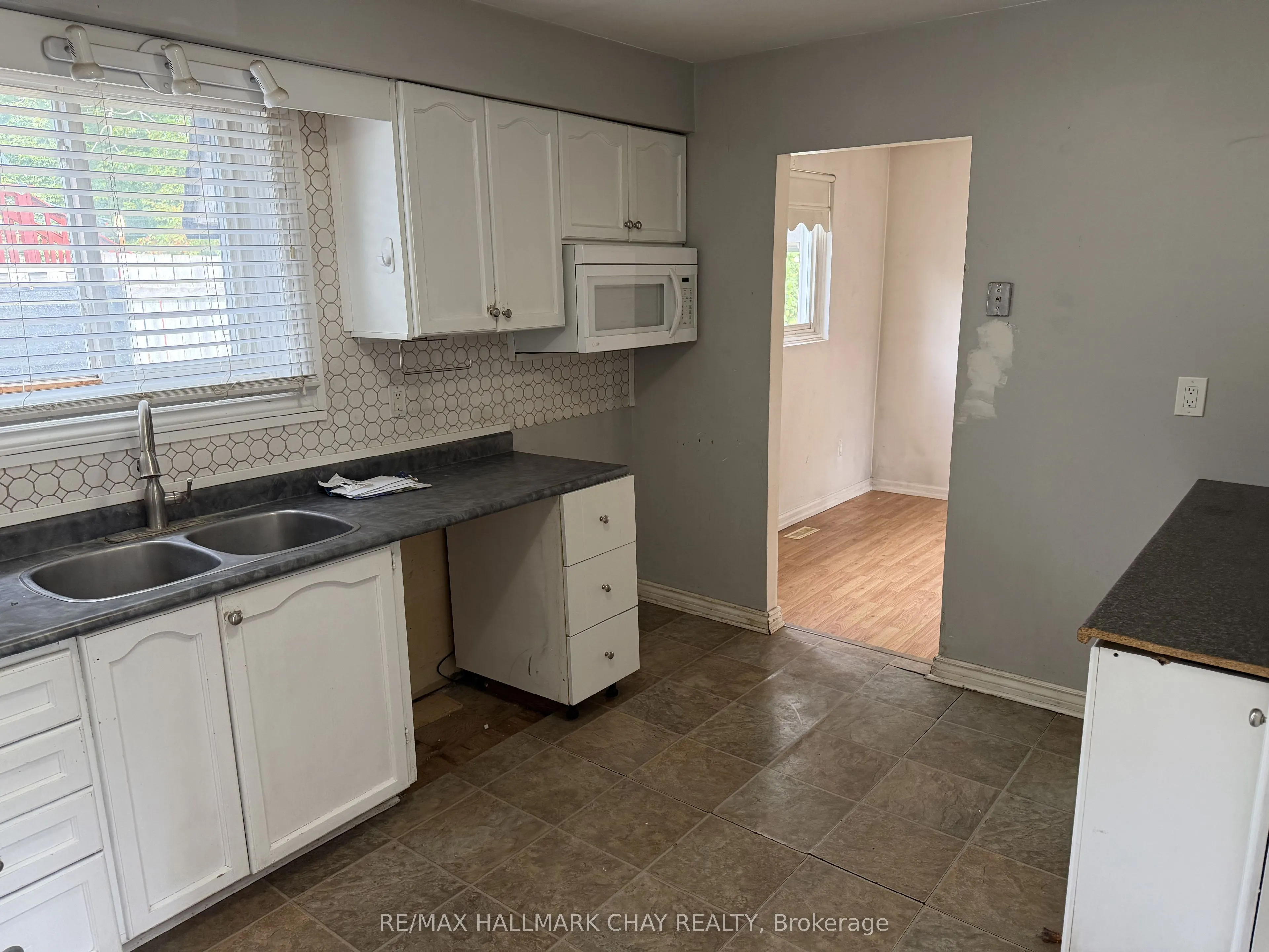 2 BIRCHWOOD Drive
