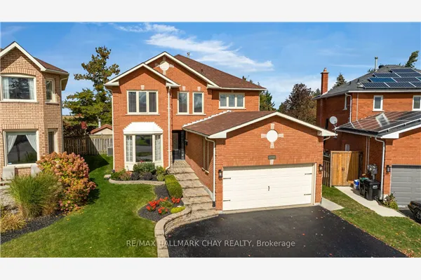 35 Grasett Crescent