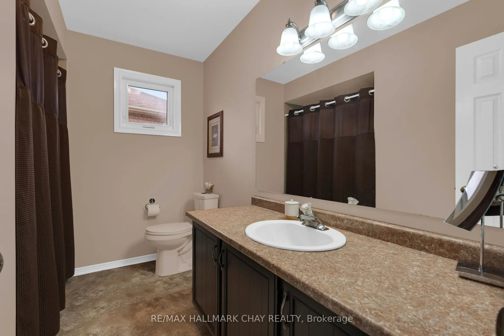 35 Grasett Crescent
