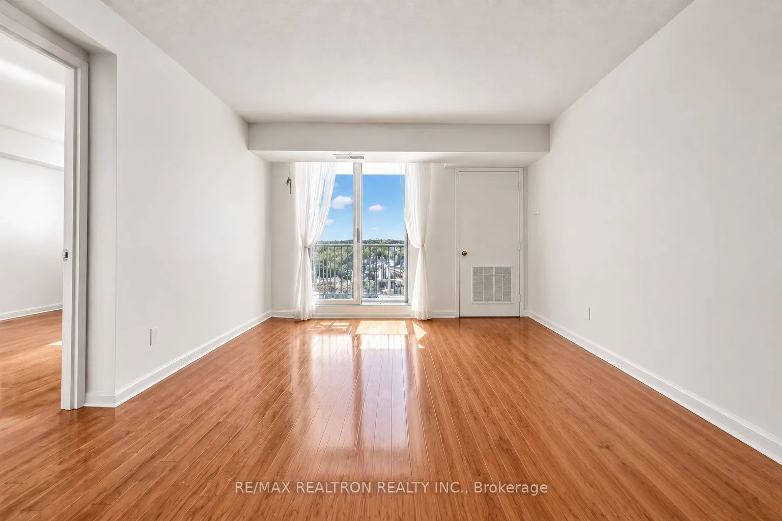 75 Ellen Street #1111
