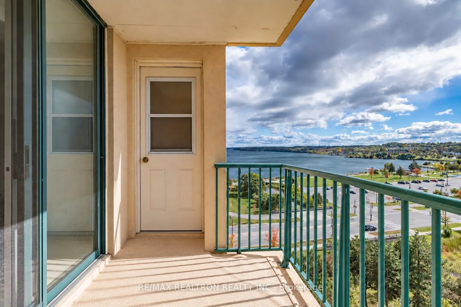 75 Ellen Street #1111