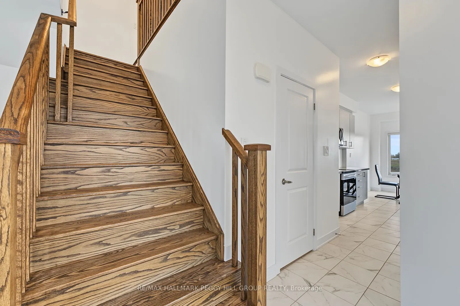 11 Turnberry Lane