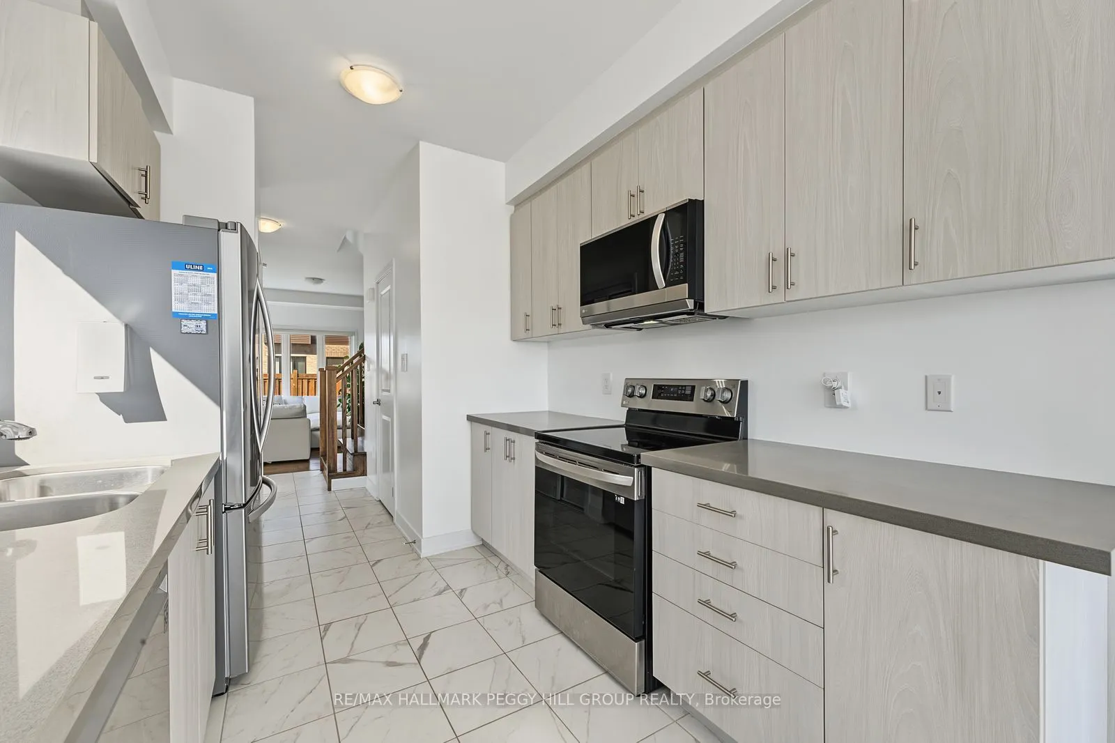 11 Turnberry Lane