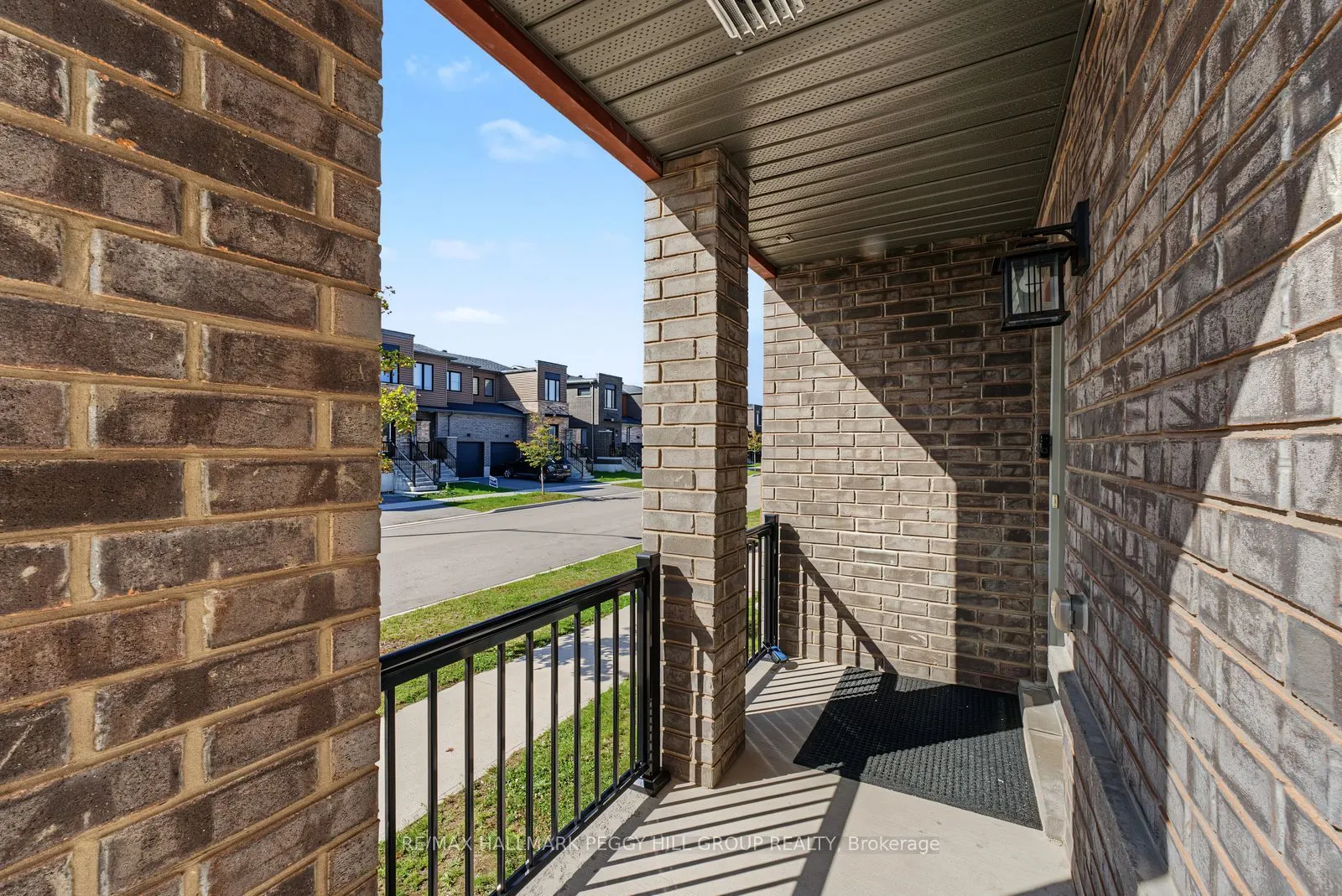 11 Turnberry Lane