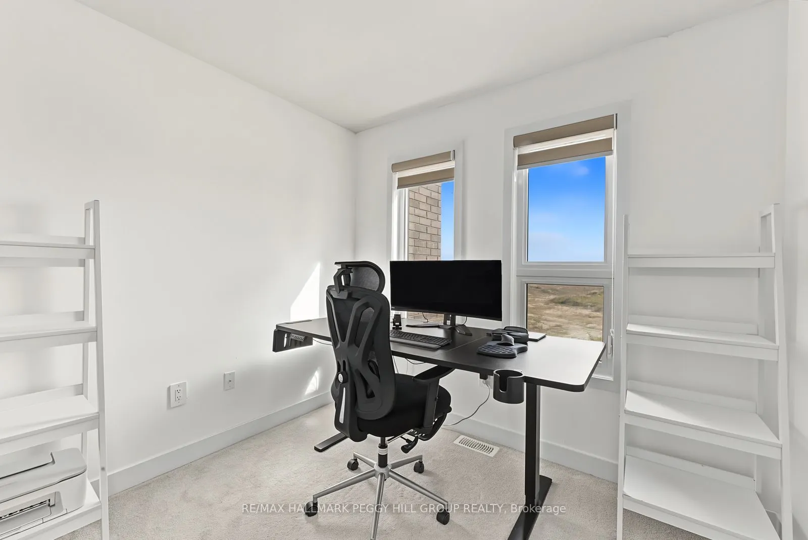 11 Turnberry Lane