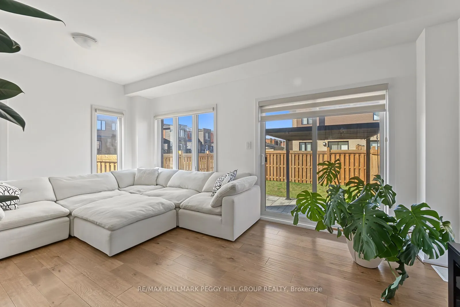 11 Turnberry Lane