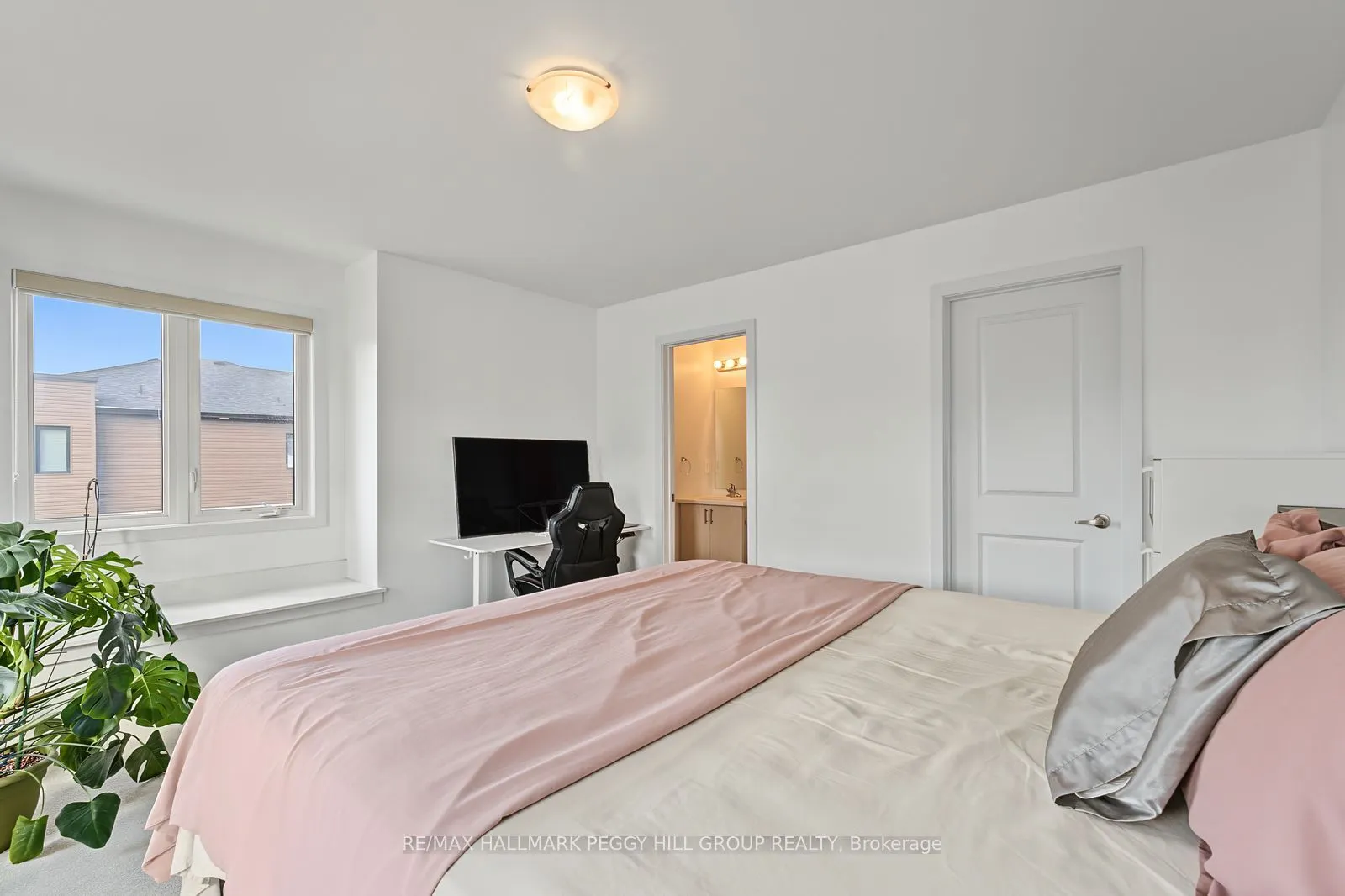 11 Turnberry Lane
