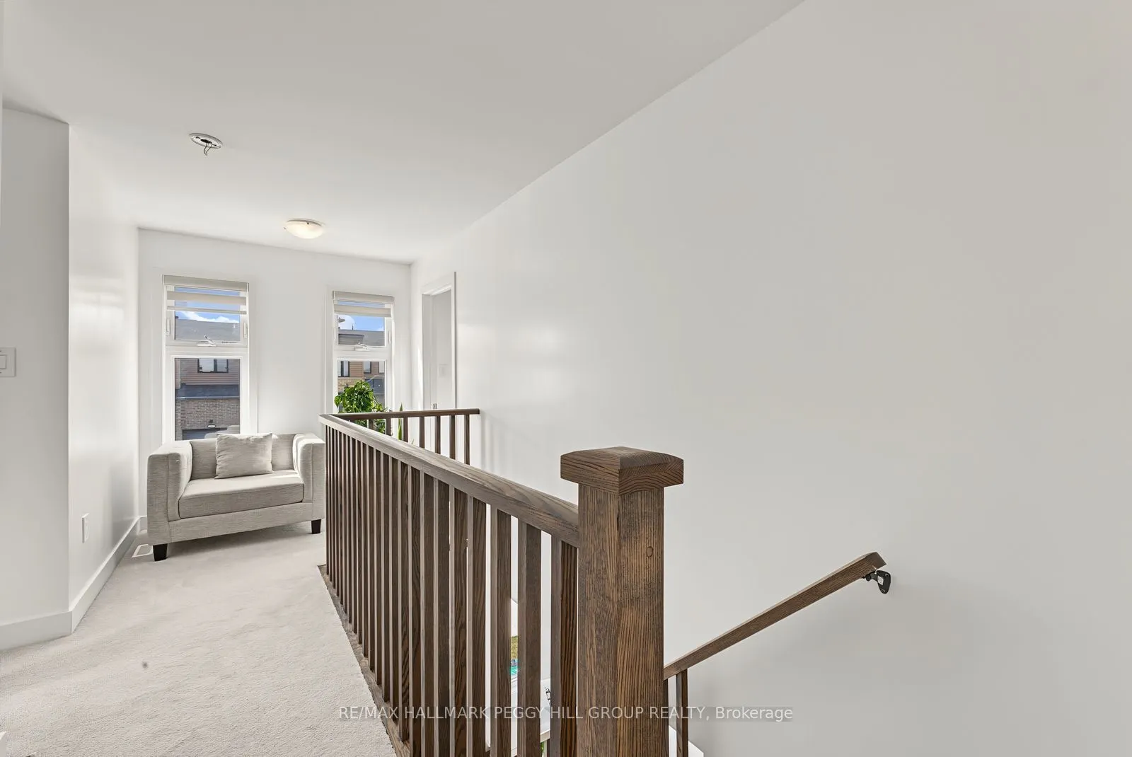 11 Turnberry Lane