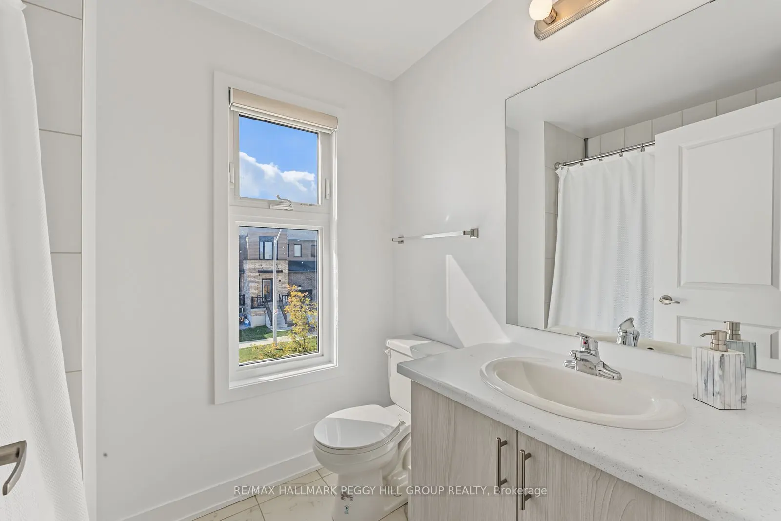 11 Turnberry Lane